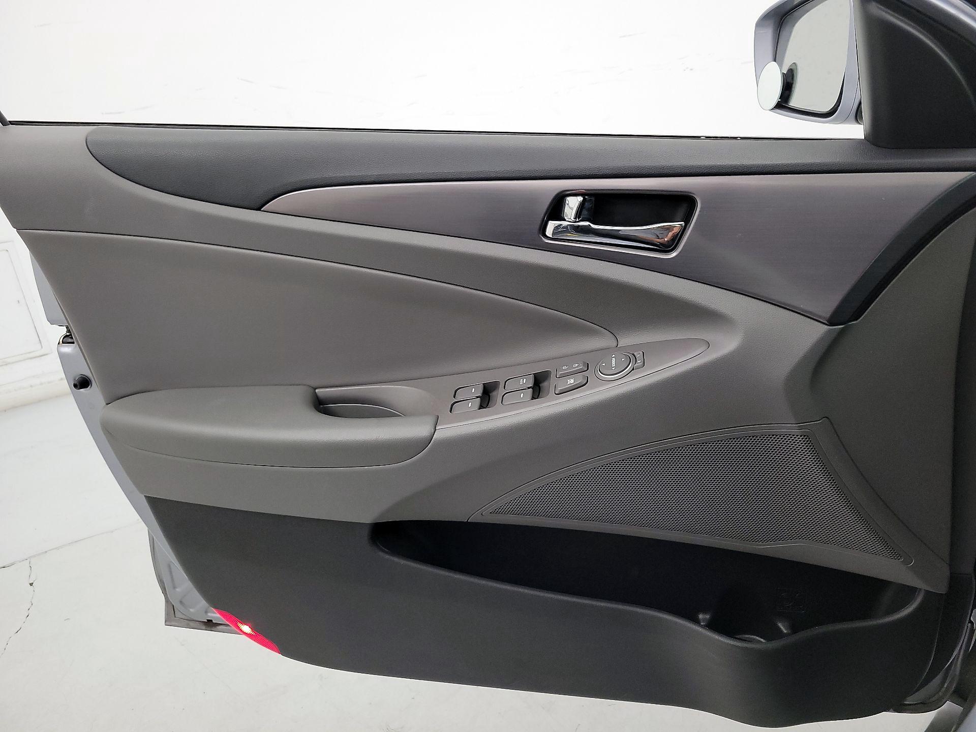 Thumbnail: 2015 Hyundai Sonata - 12