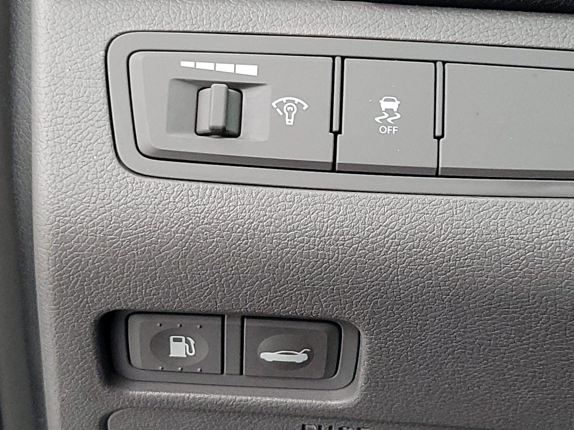 Thumbnail: 2015 Hyundai Sonata - 13