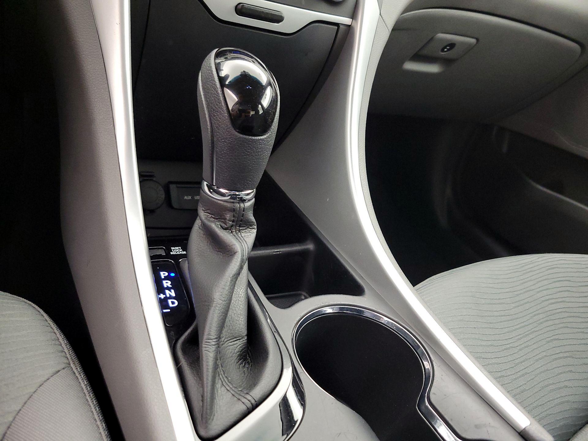 Thumbnail: 2015 Hyundai Sonata - 17