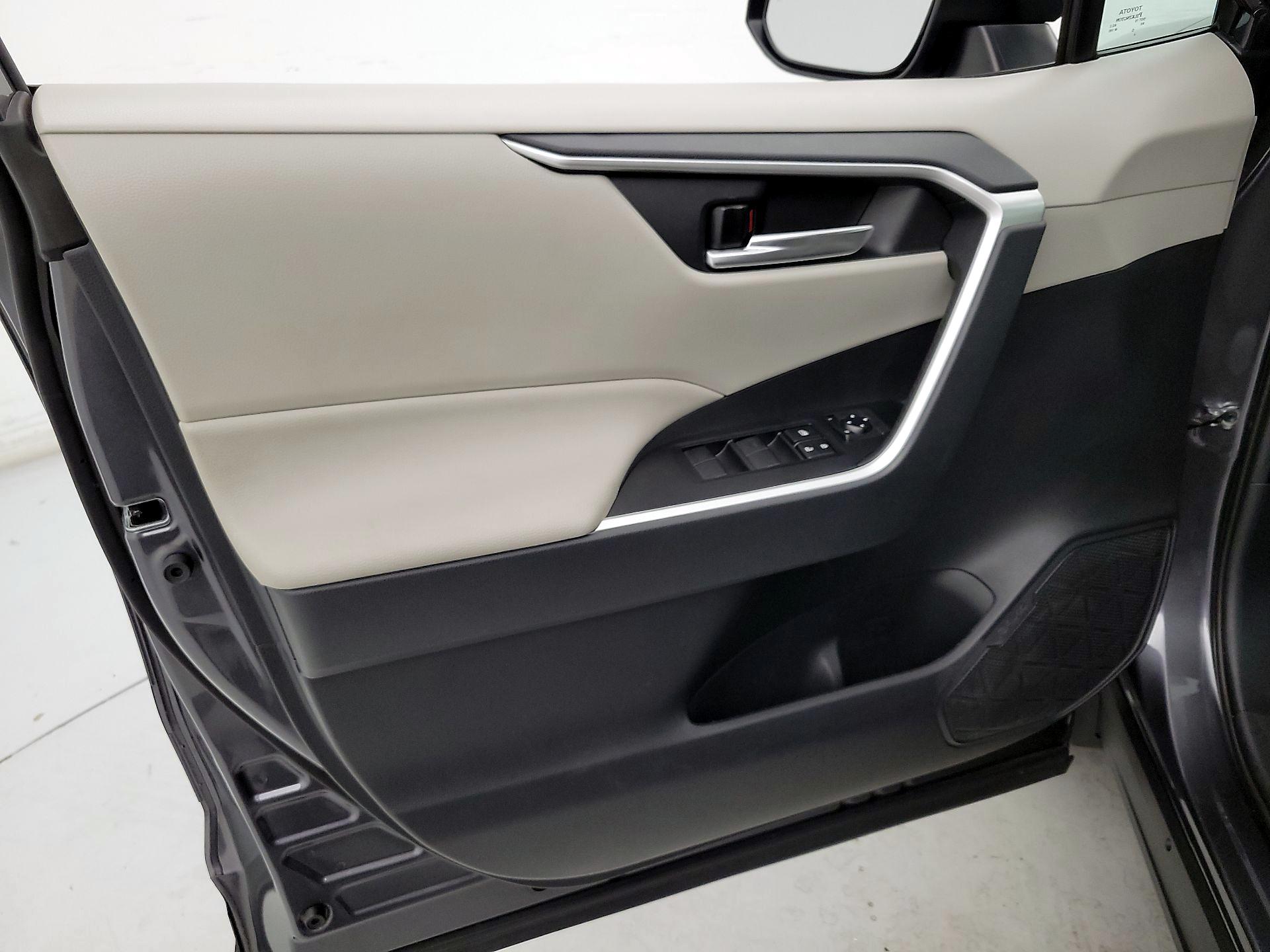 Thumbnail: 2021 Toyota RAV4 - 12
