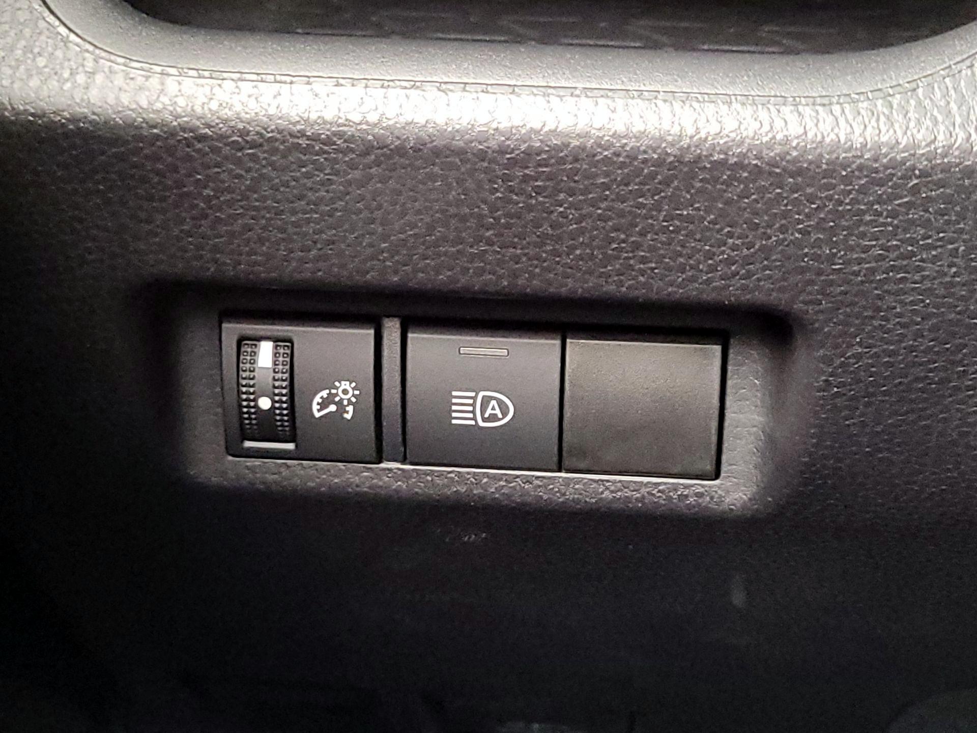 Thumbnail: 2021 Toyota RAV4 - 13
