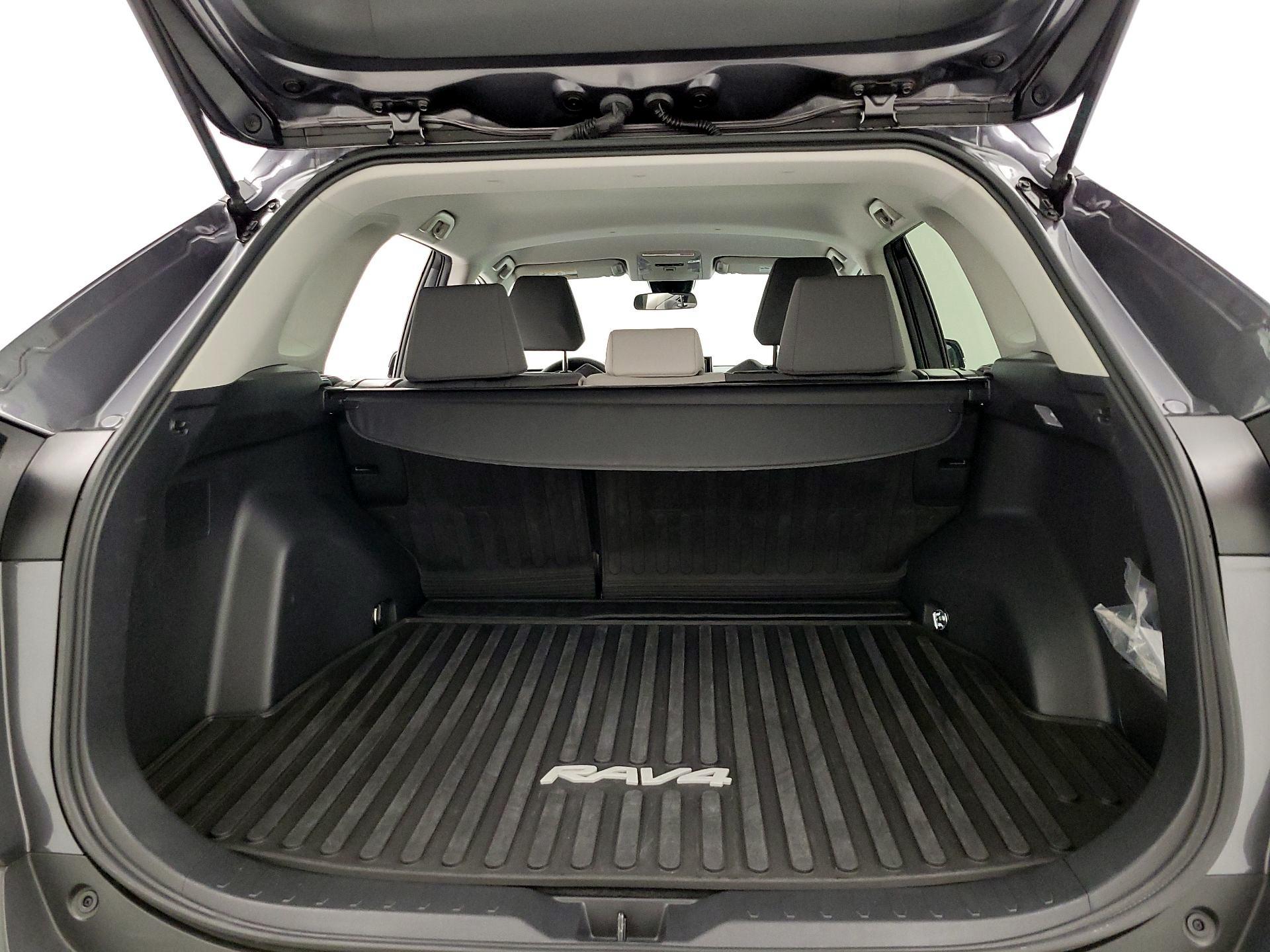 Thumbnail: 2021 Toyota RAV4 - 20