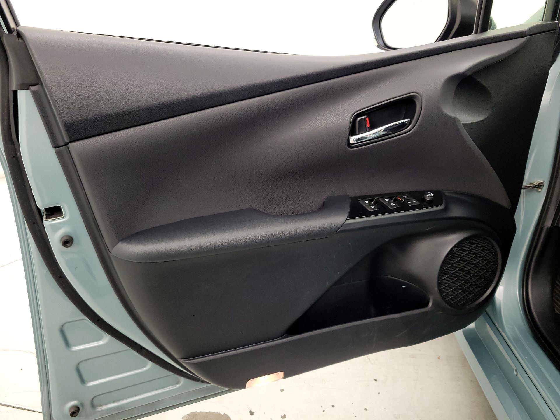 Thumbnail: 2016 Toyota Prius - 12