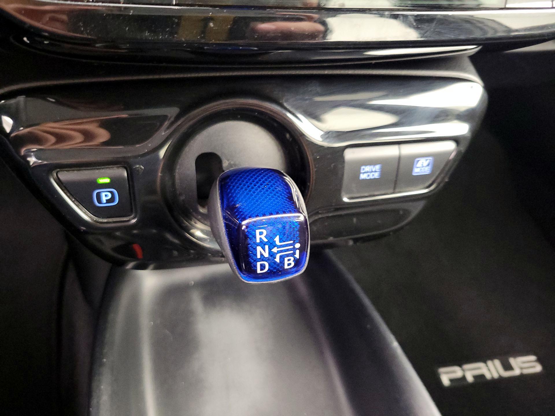 Thumbnail: 2016 Toyota Prius - 17