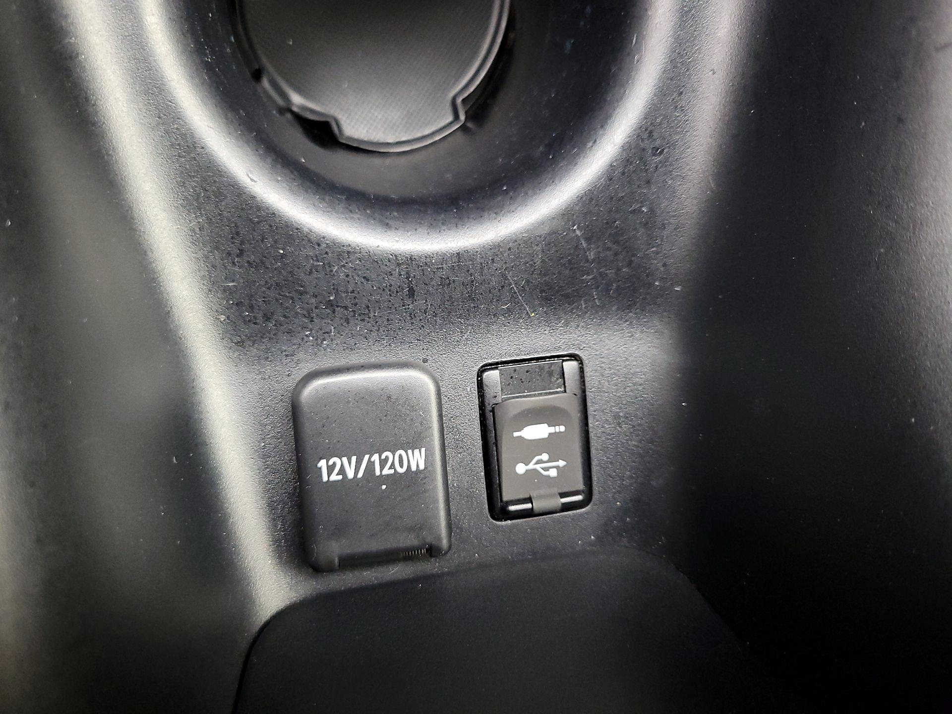 Thumbnail: 2016 Toyota Prius - 18