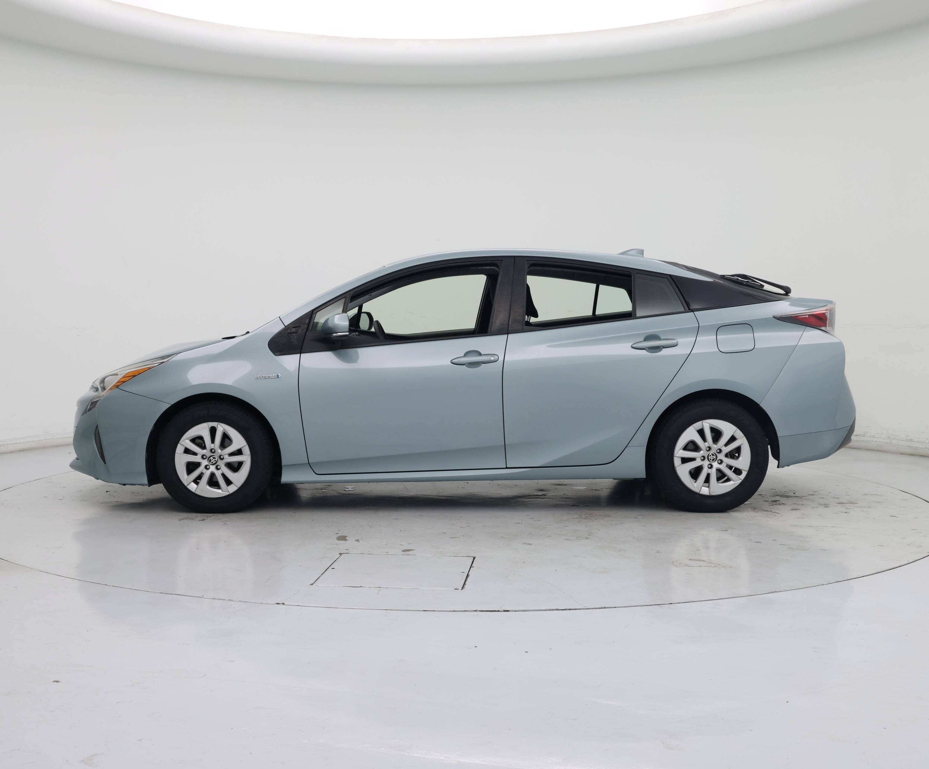 Thumbnail: 2016 Toyota Prius - 3