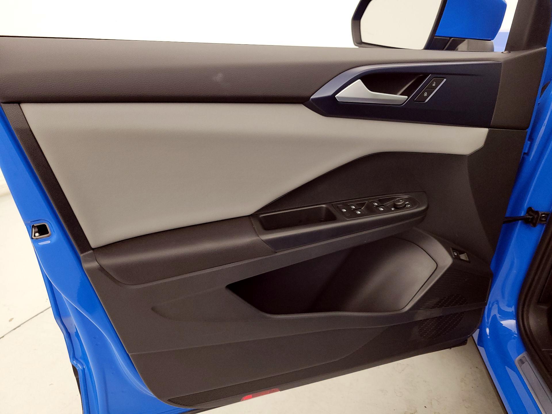 Thumbnail: 2023 Volkswagen Taos - 12