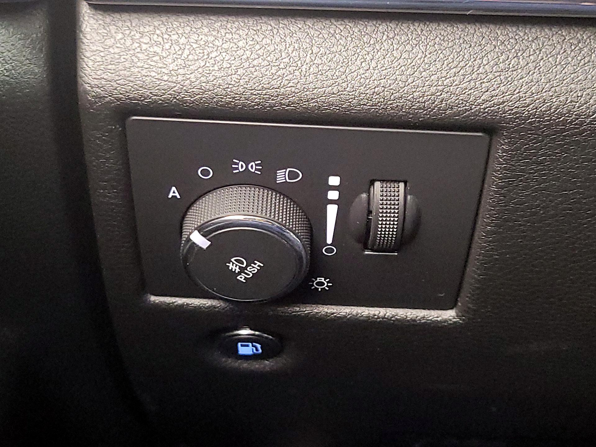 Thumbnail: 2015 Jeep Grand Cherokee - 13