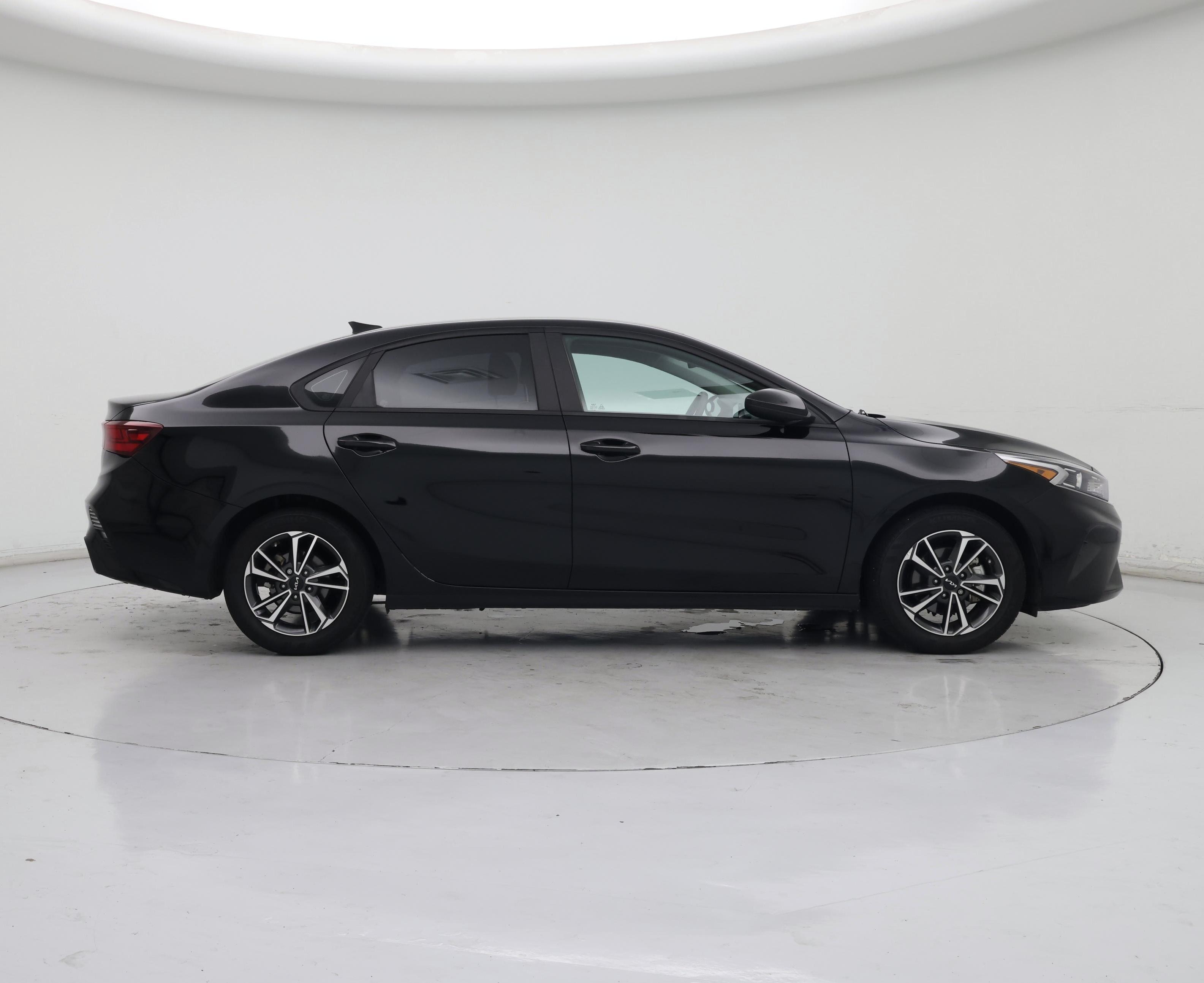 Thumbnail: 2023 Kia Forte - 7