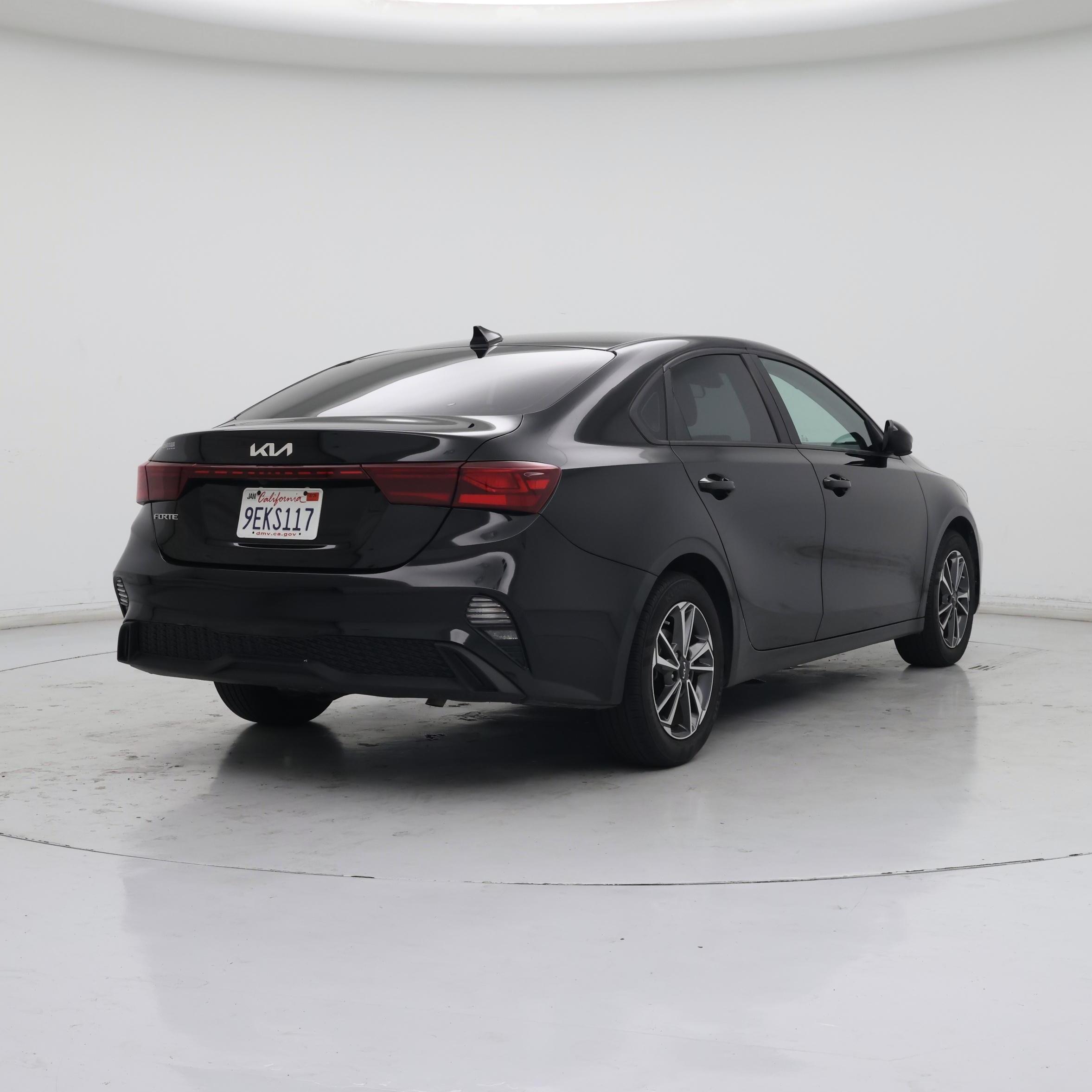 Thumbnail: 2023 Kia Forte - 8