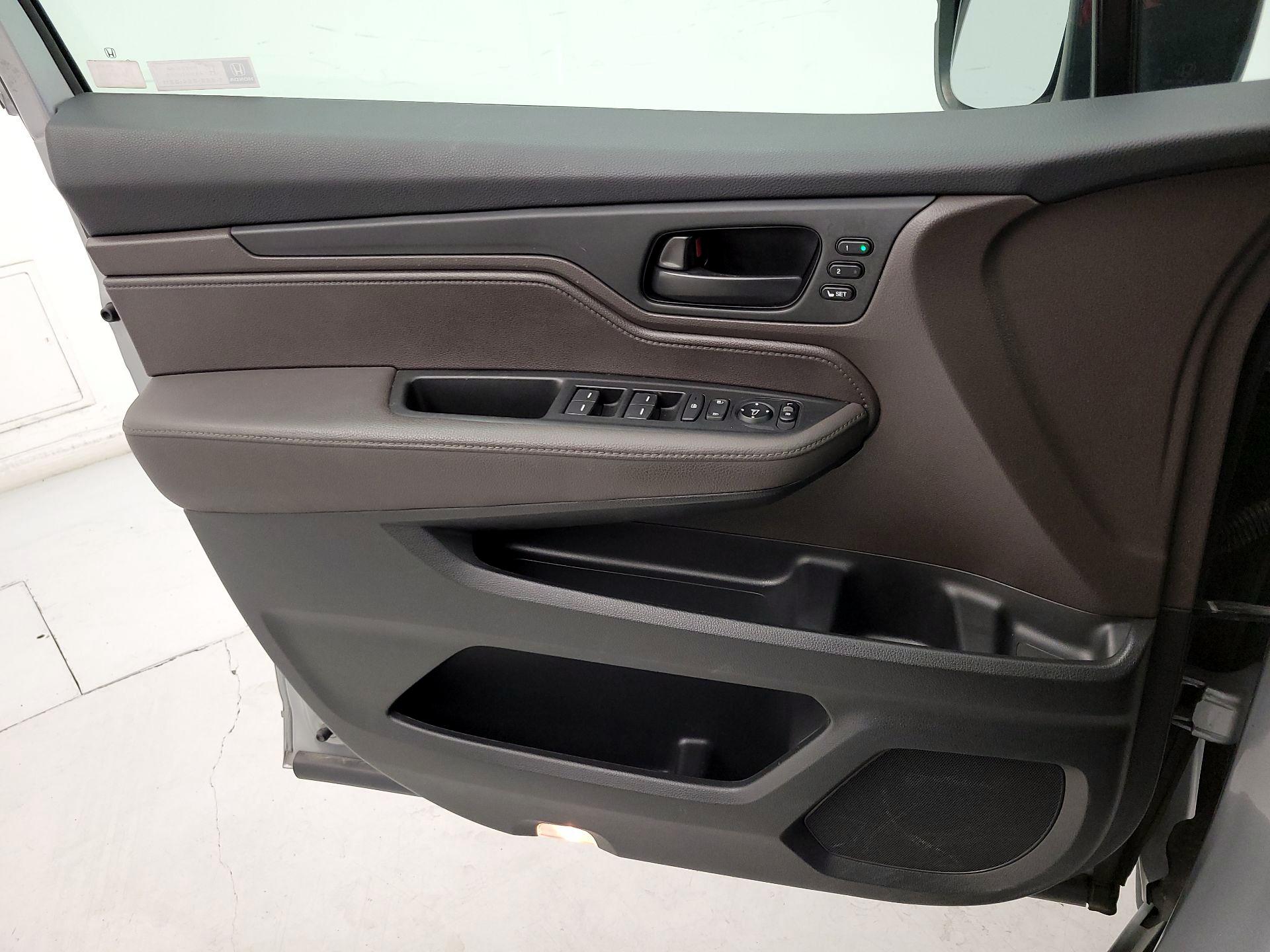 Thumbnail: 2019 Honda Odyssey - 12
