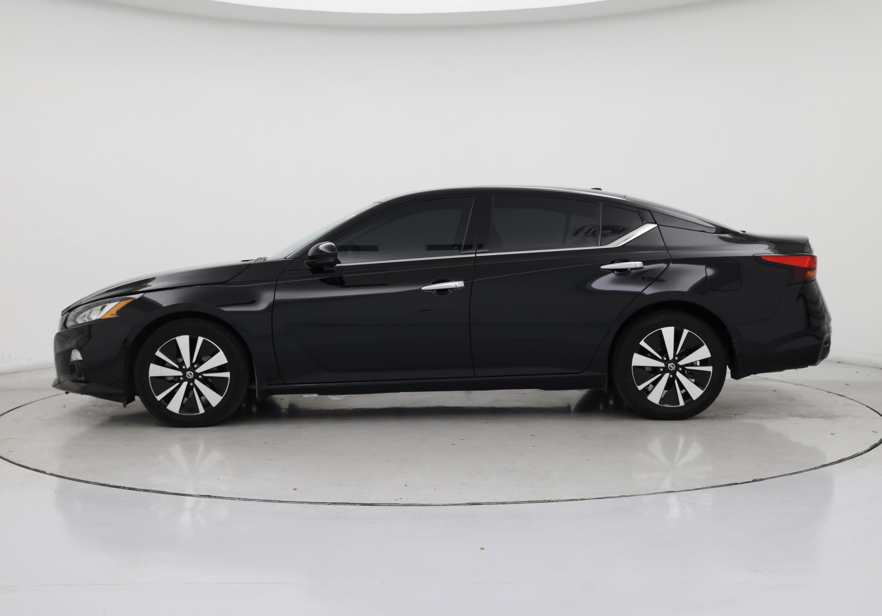 Thumbnail: 2022 Nissan Altima - 3