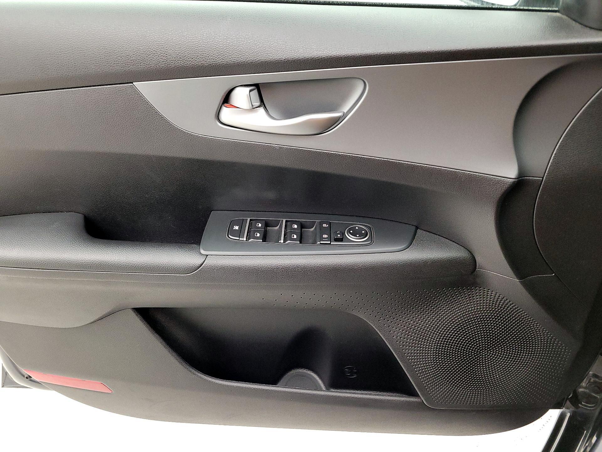 Thumbnail: 2021 Kia Forte - 12