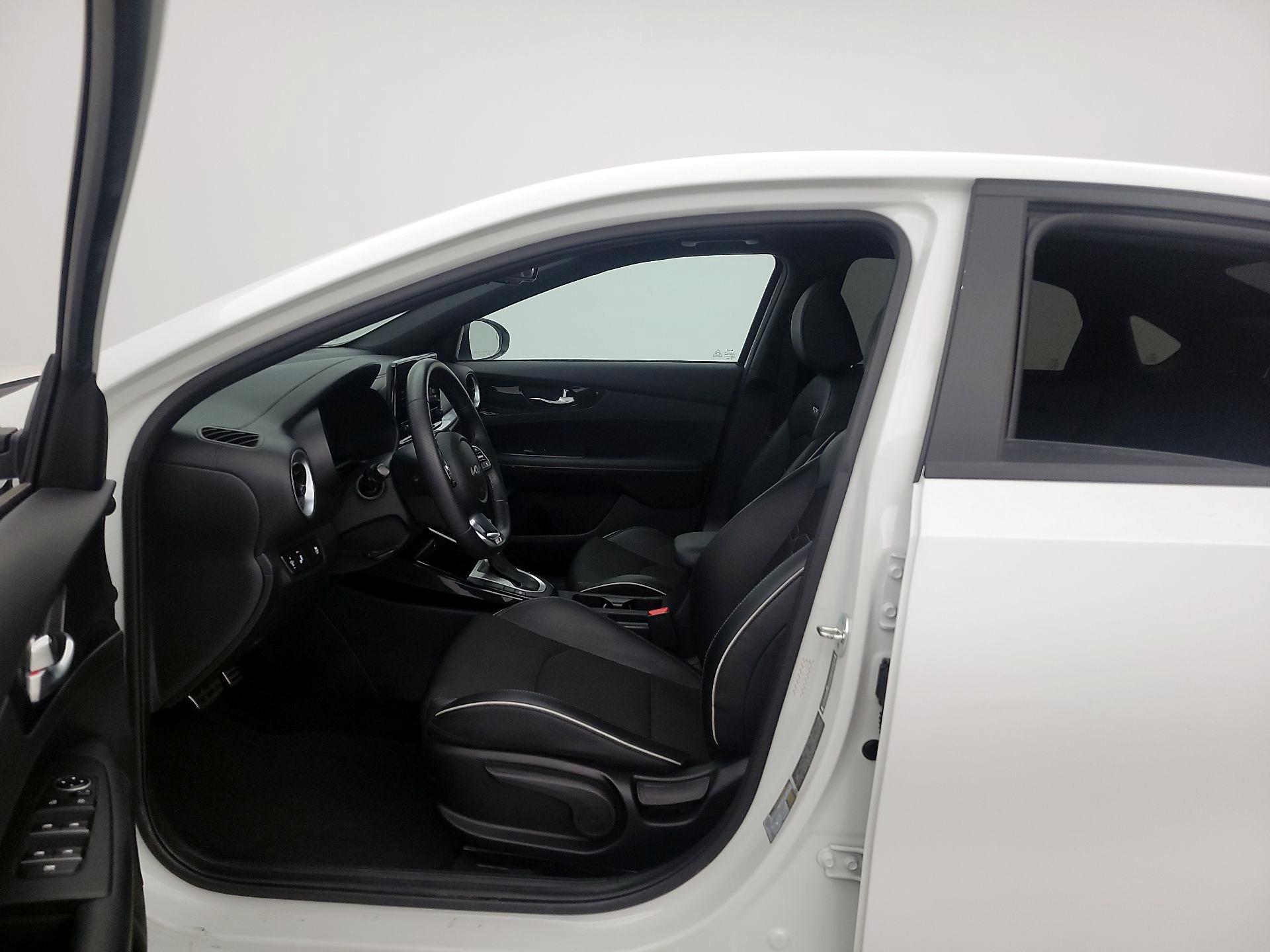 Thumbnail: 2023 Kia Forte - 11