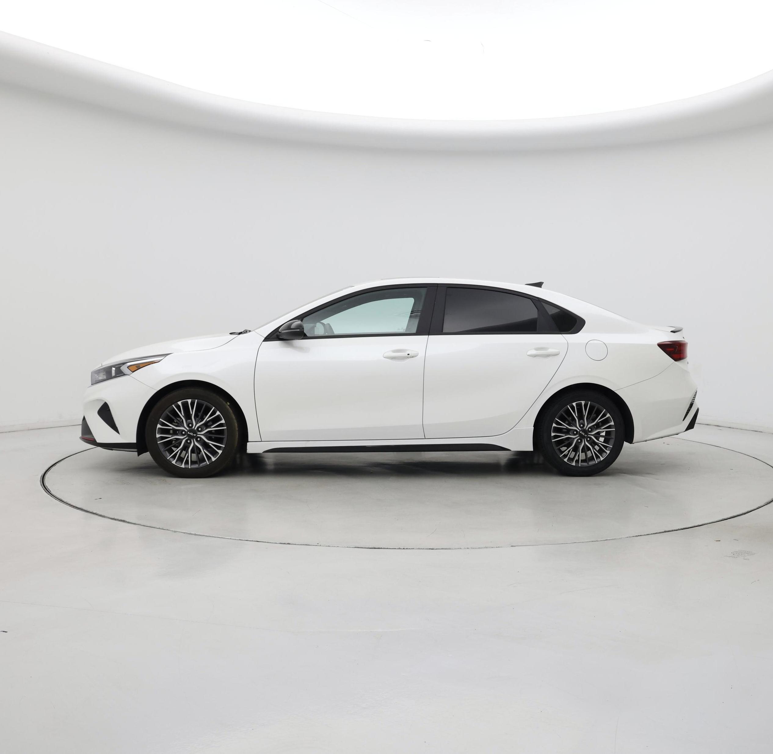 Thumbnail: 2023 Kia Forte - 3