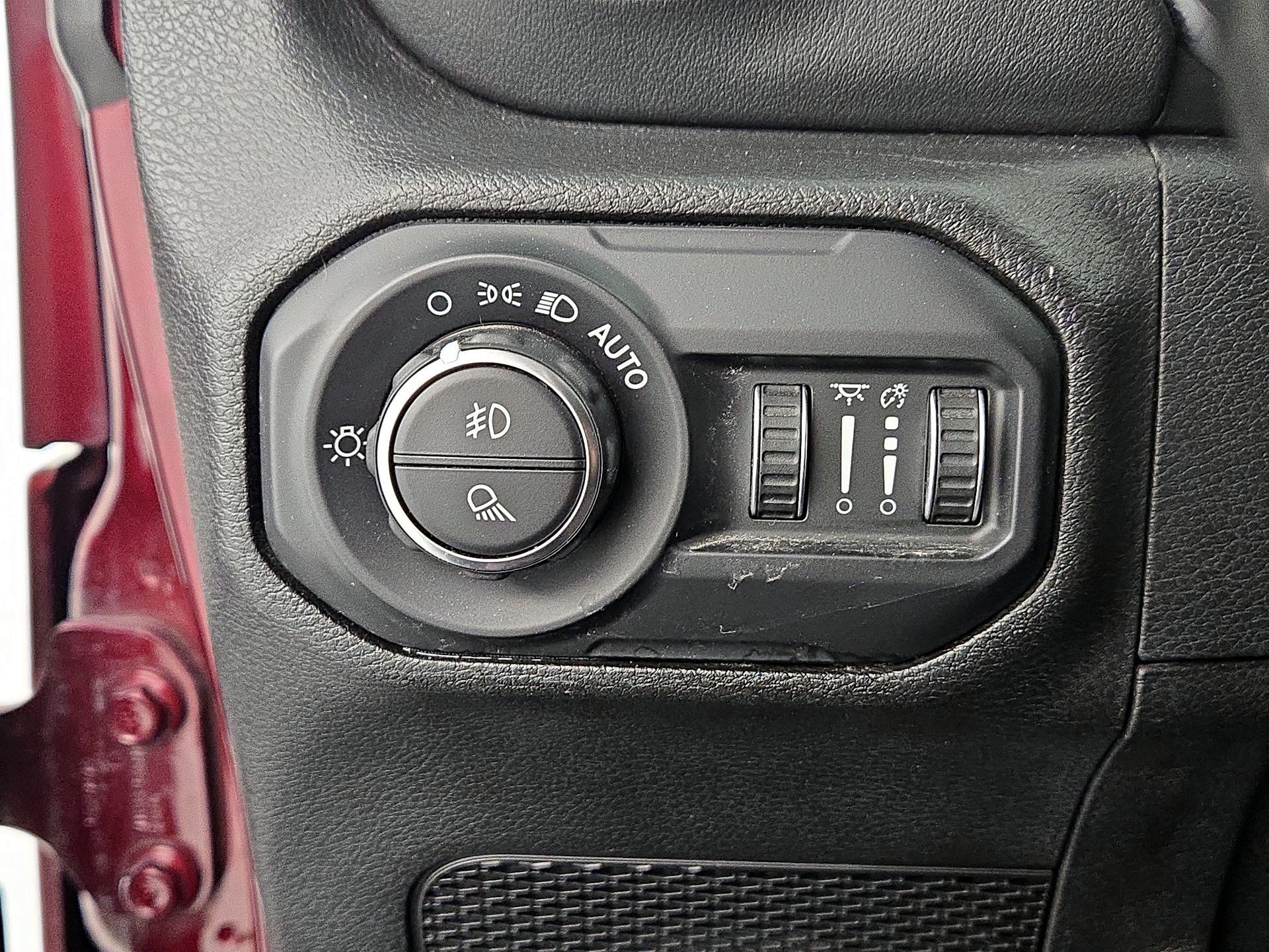 Thumbnail: 2021 Jeep Gladiator - 13