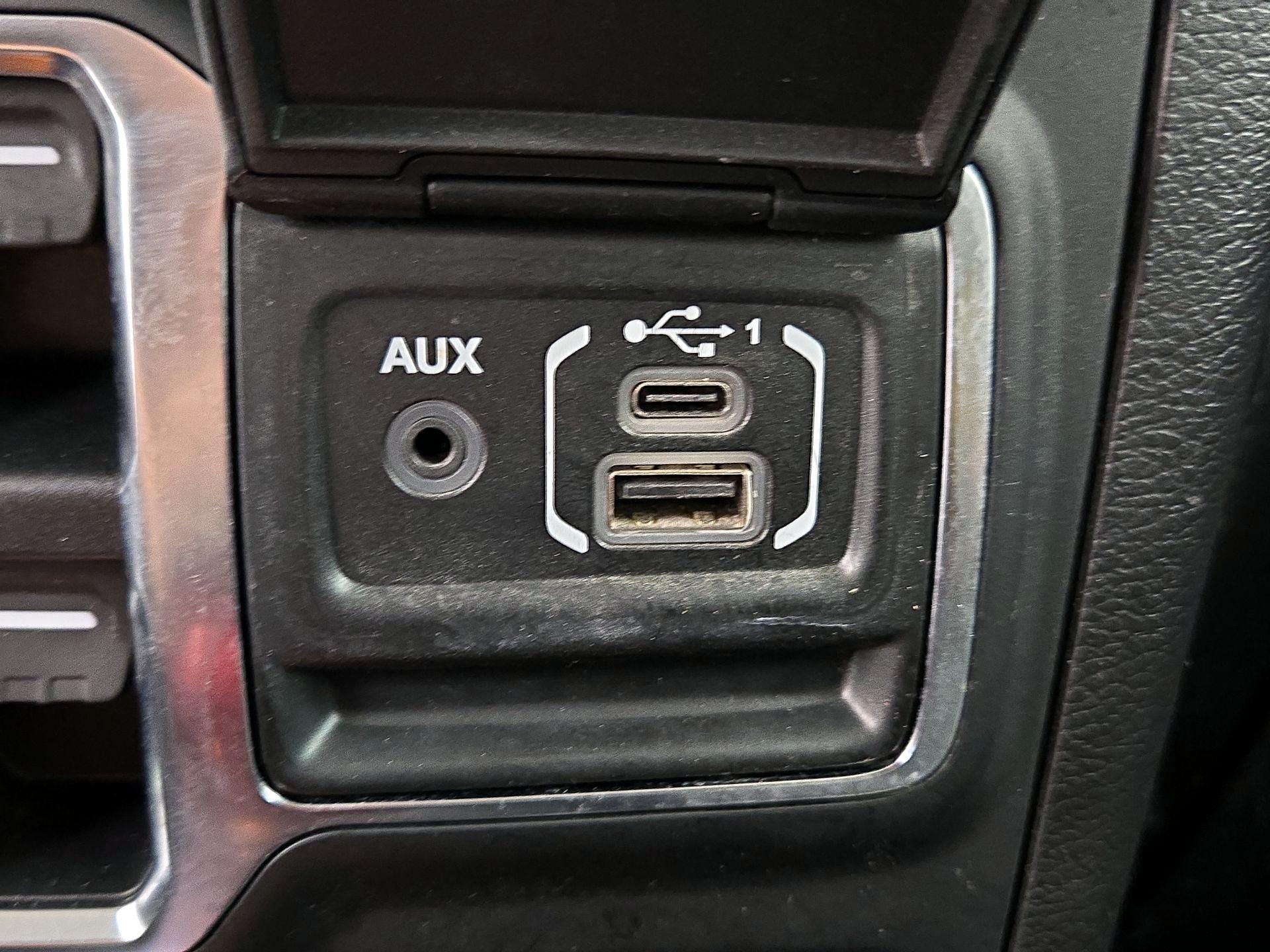 Thumbnail: 2021 Jeep Gladiator - 19