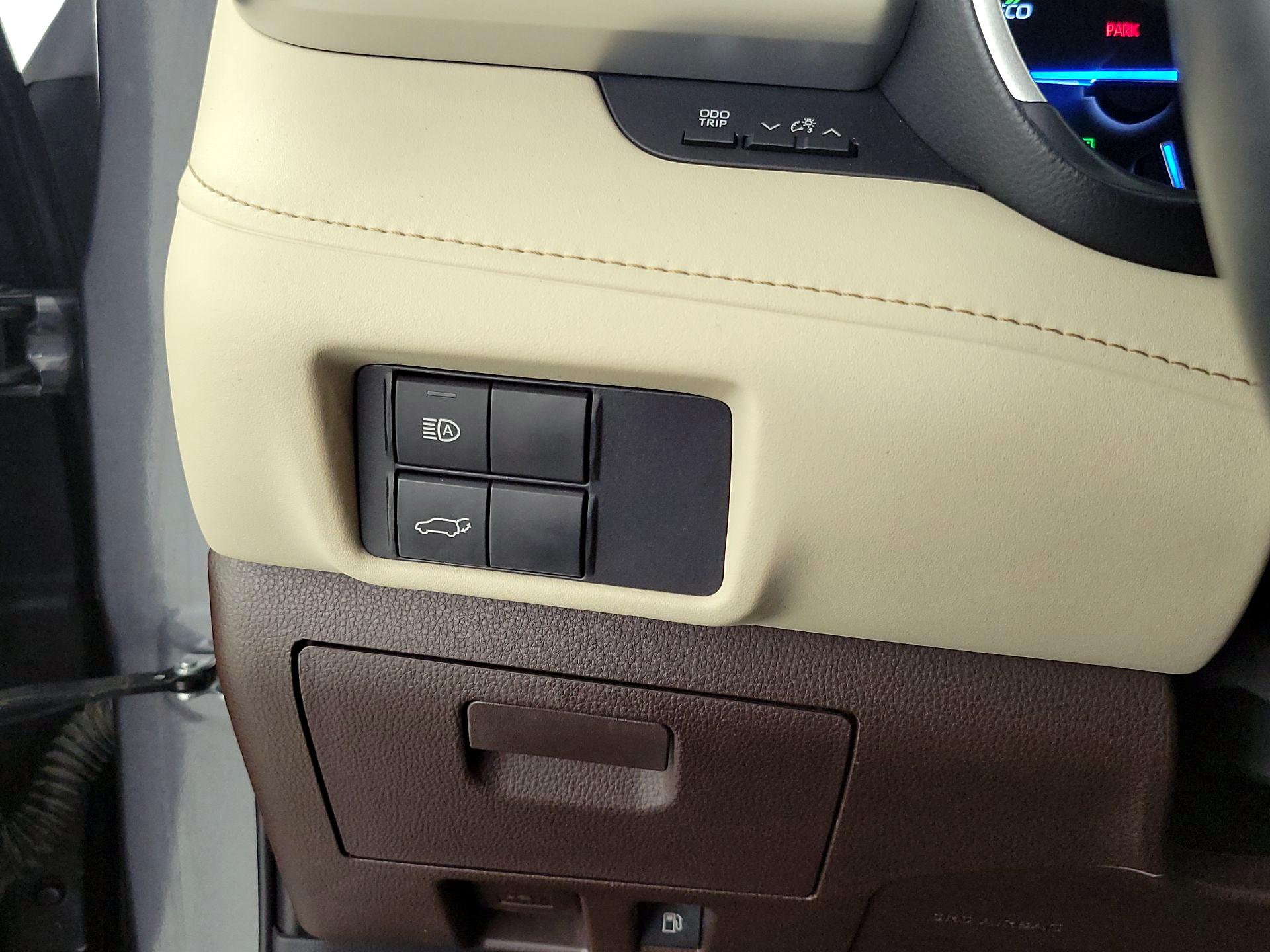 Thumbnail: 2021 Toyota Highlander - 13