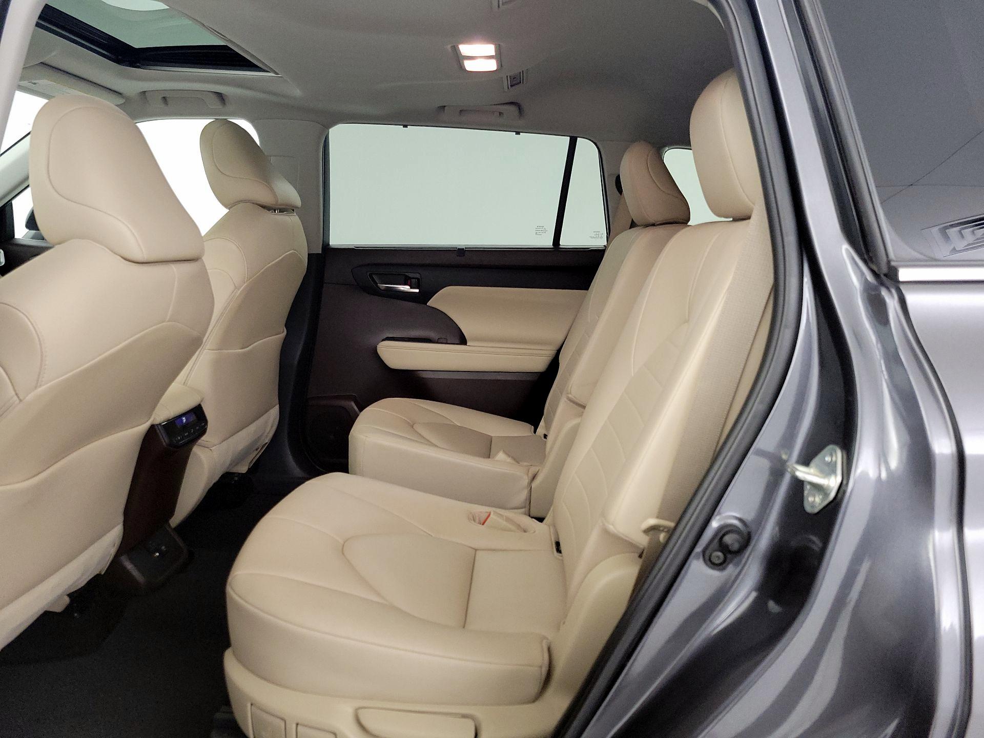 Thumbnail: 2021 Toyota Highlander - 20