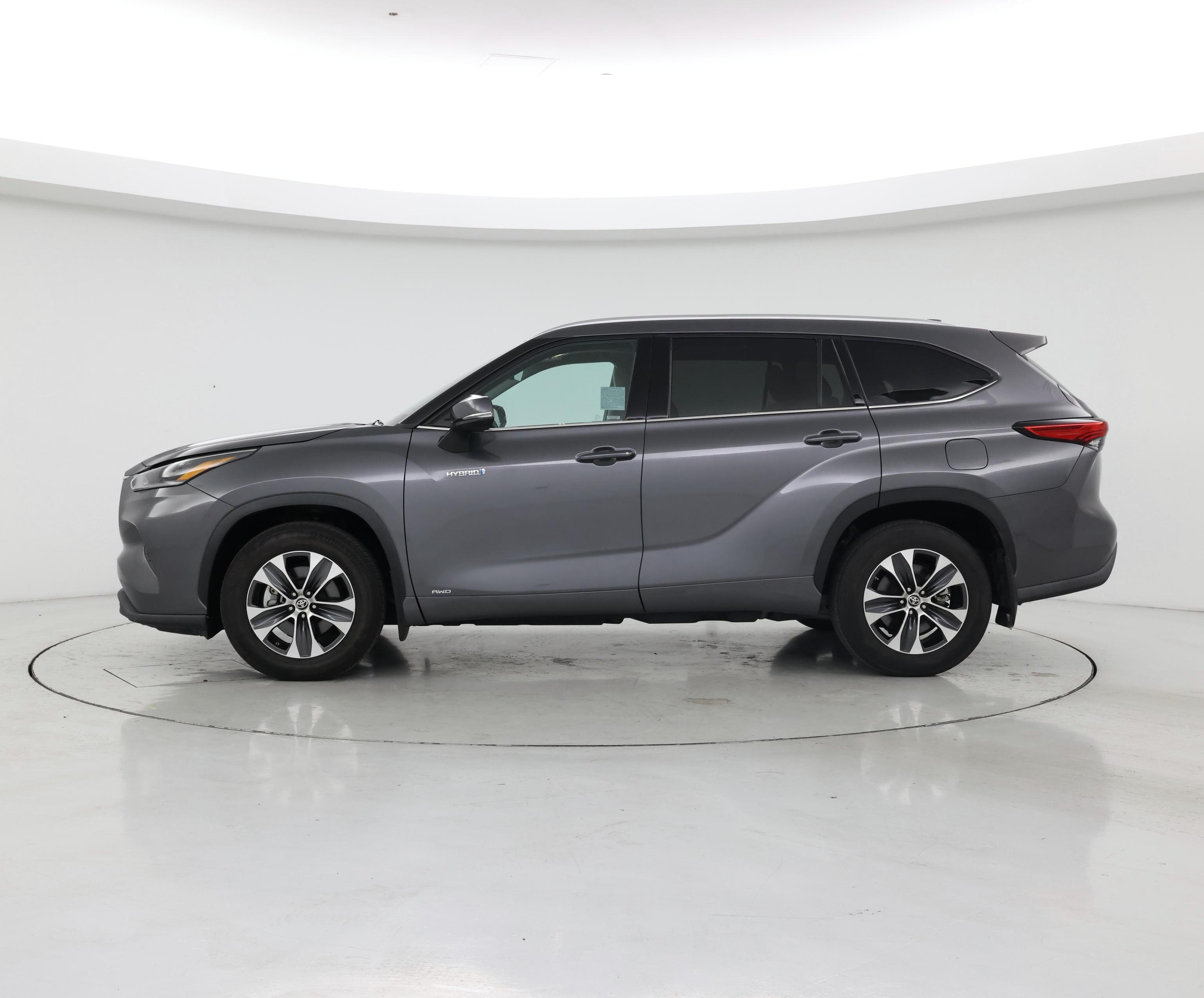 Thumbnail: 2021 Toyota Highlander - 3
