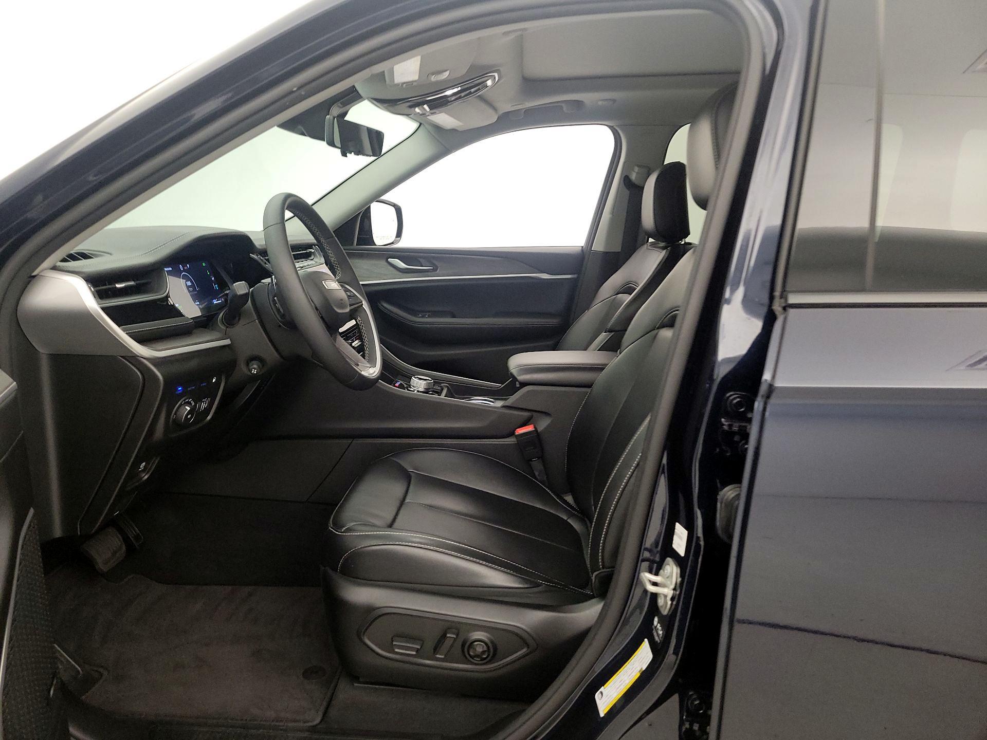 Thumbnail: 2023 Jeep Grand Cherokee - 11