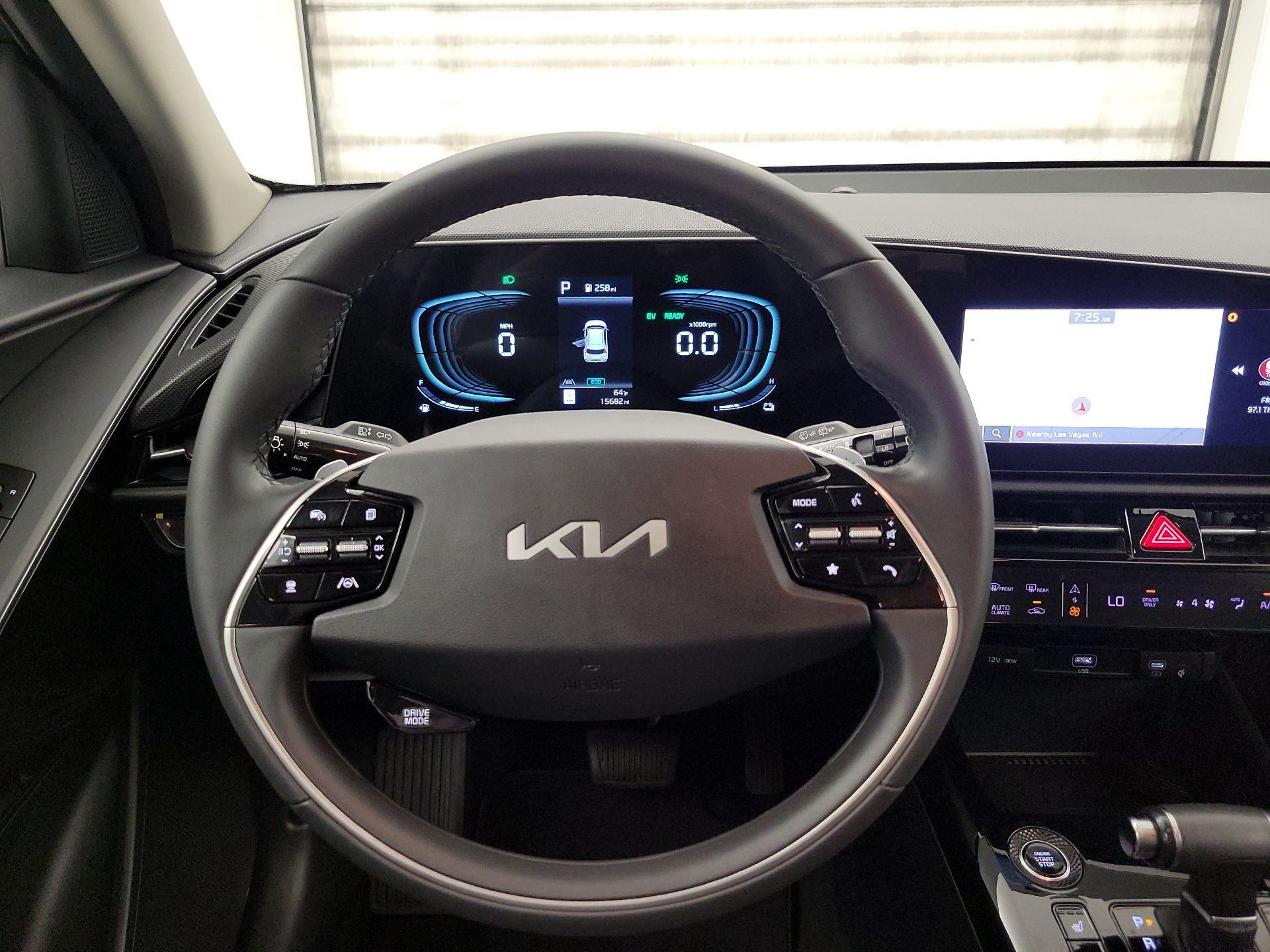 Thumbnail: 2023 Kia Niro - 10