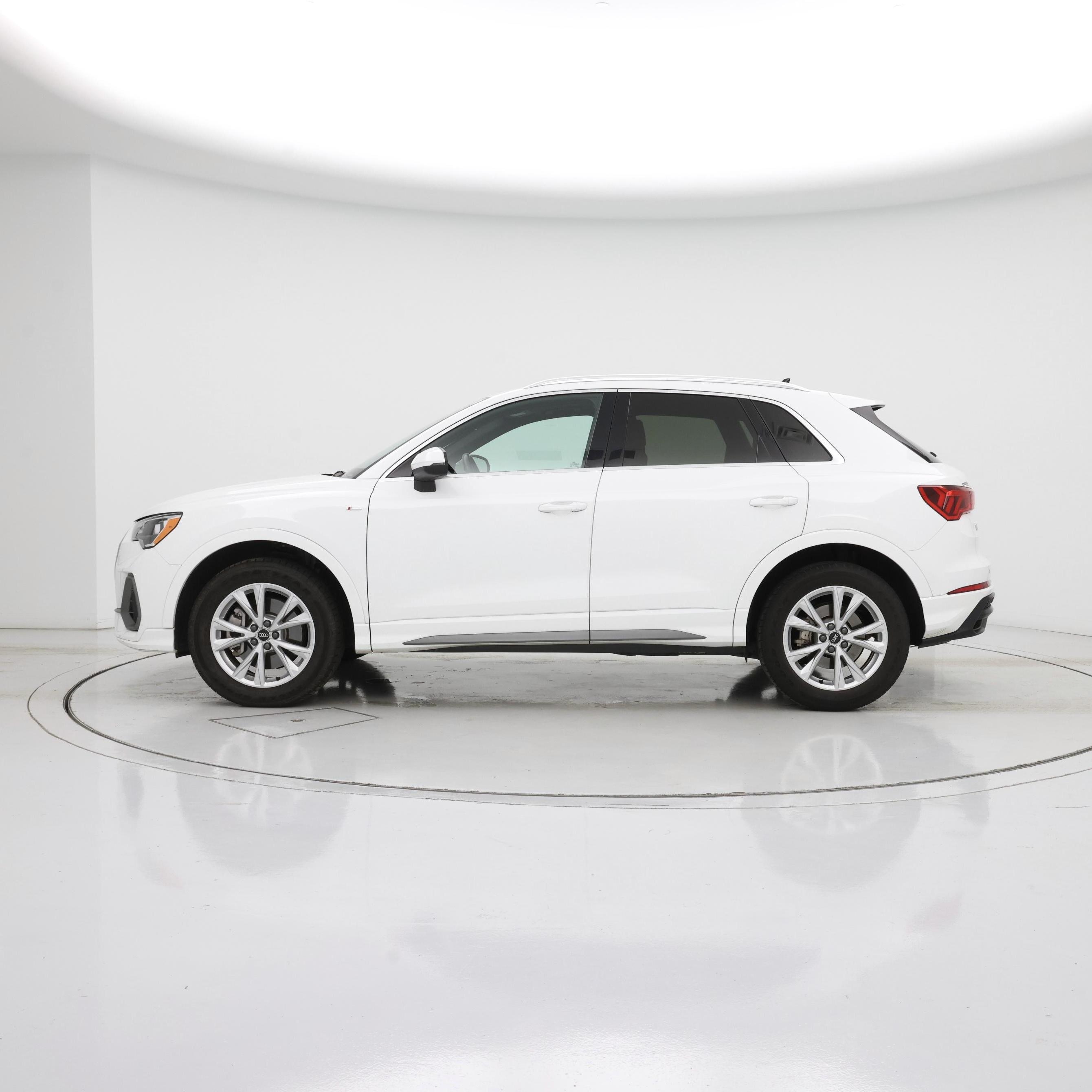 Thumbnail: 2021 Audi Q3 - 3