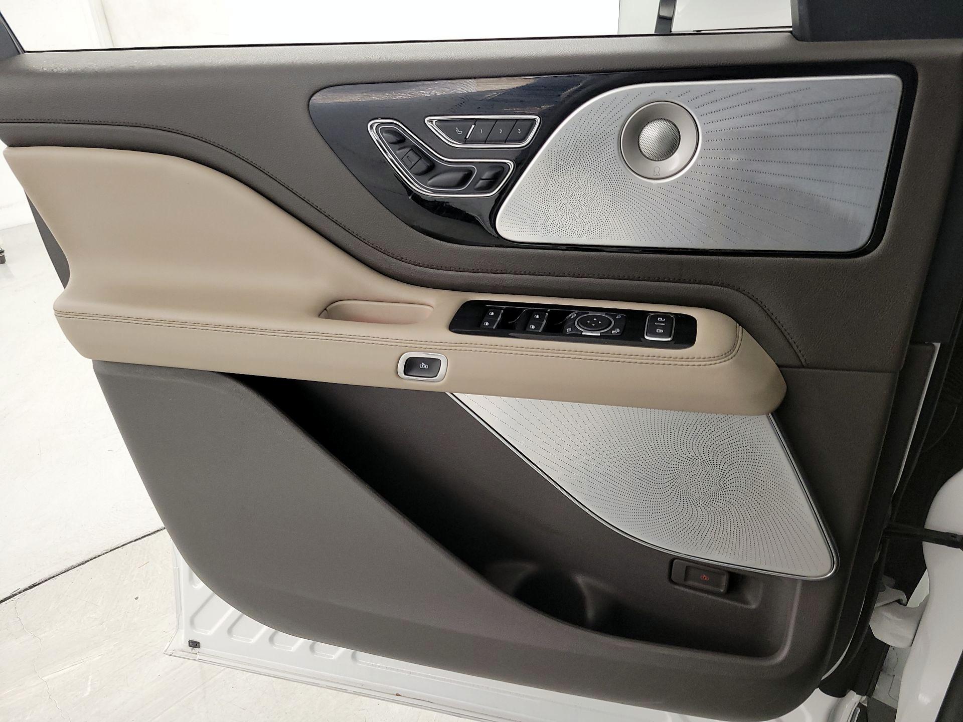 Thumbnail: 2021 Lincoln Aviator - 12