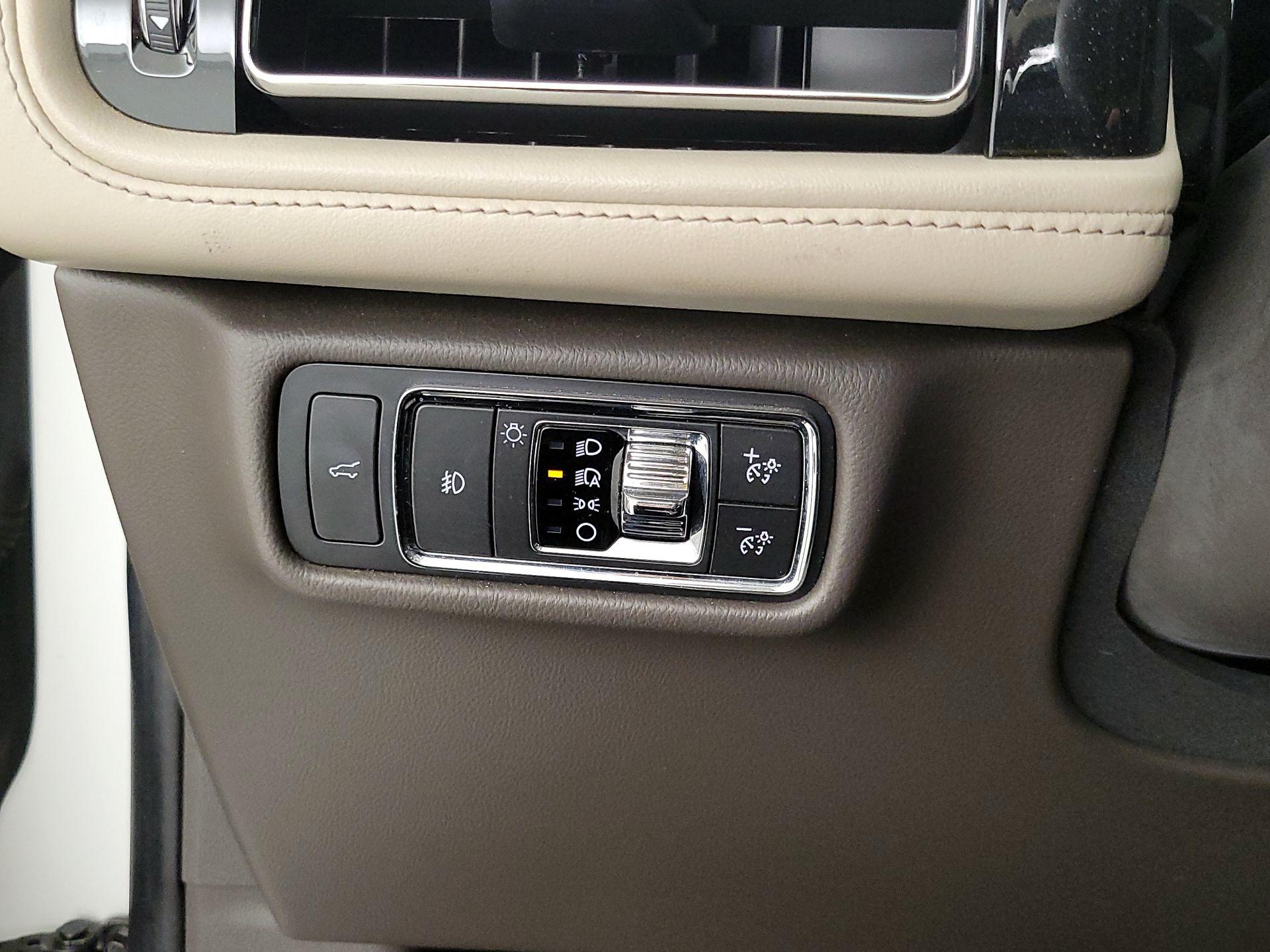 Thumbnail: 2021 Lincoln Aviator - 13