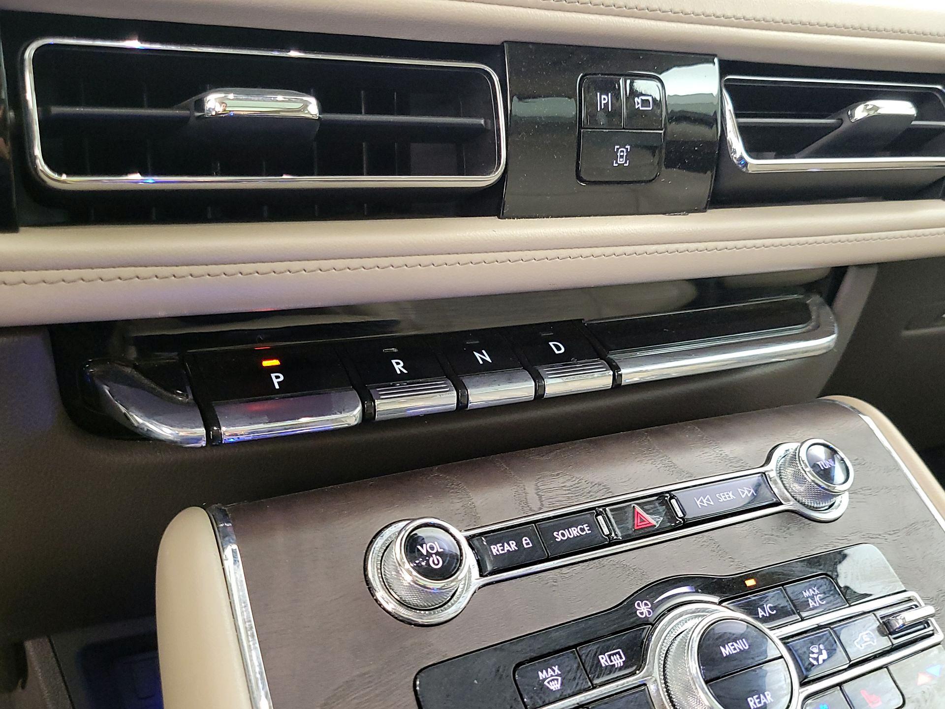 Thumbnail: 2021 Lincoln Aviator - 18