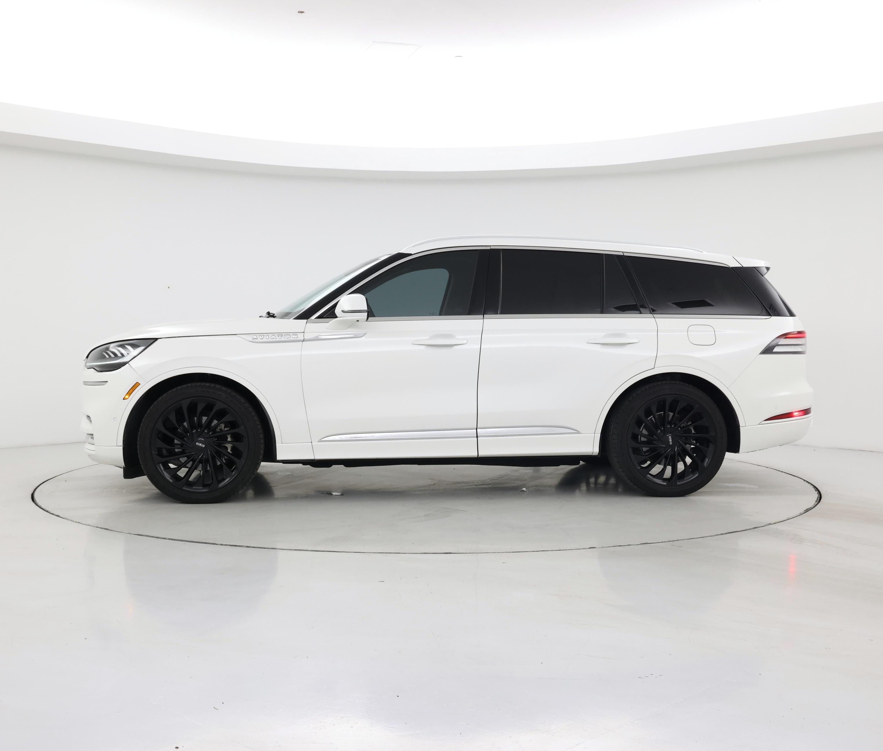 Thumbnail: 2021 Lincoln Aviator - 3