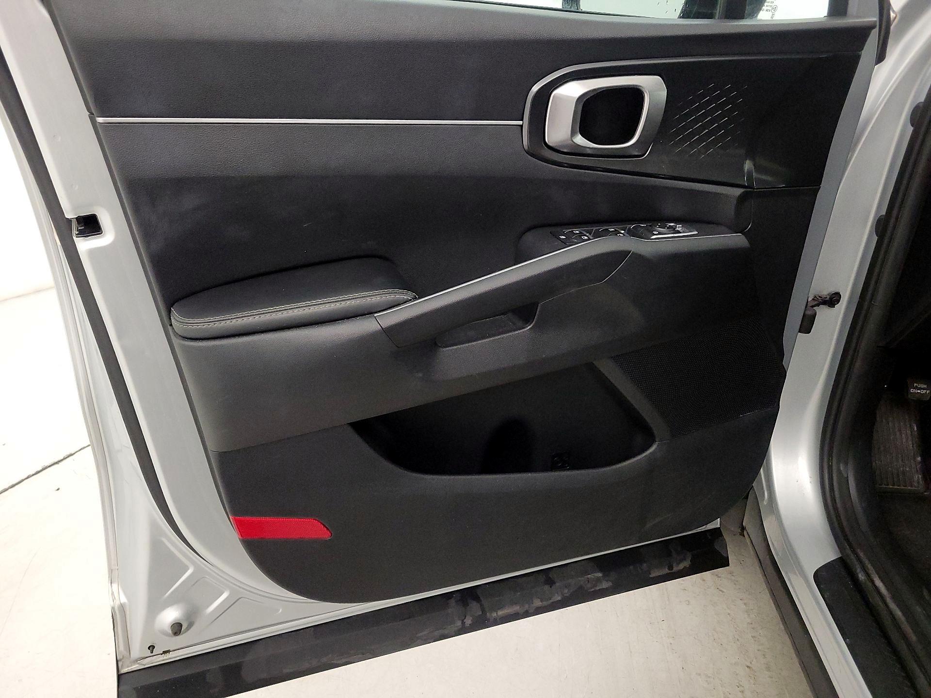 Thumbnail: 2022 Kia Sorento - 12