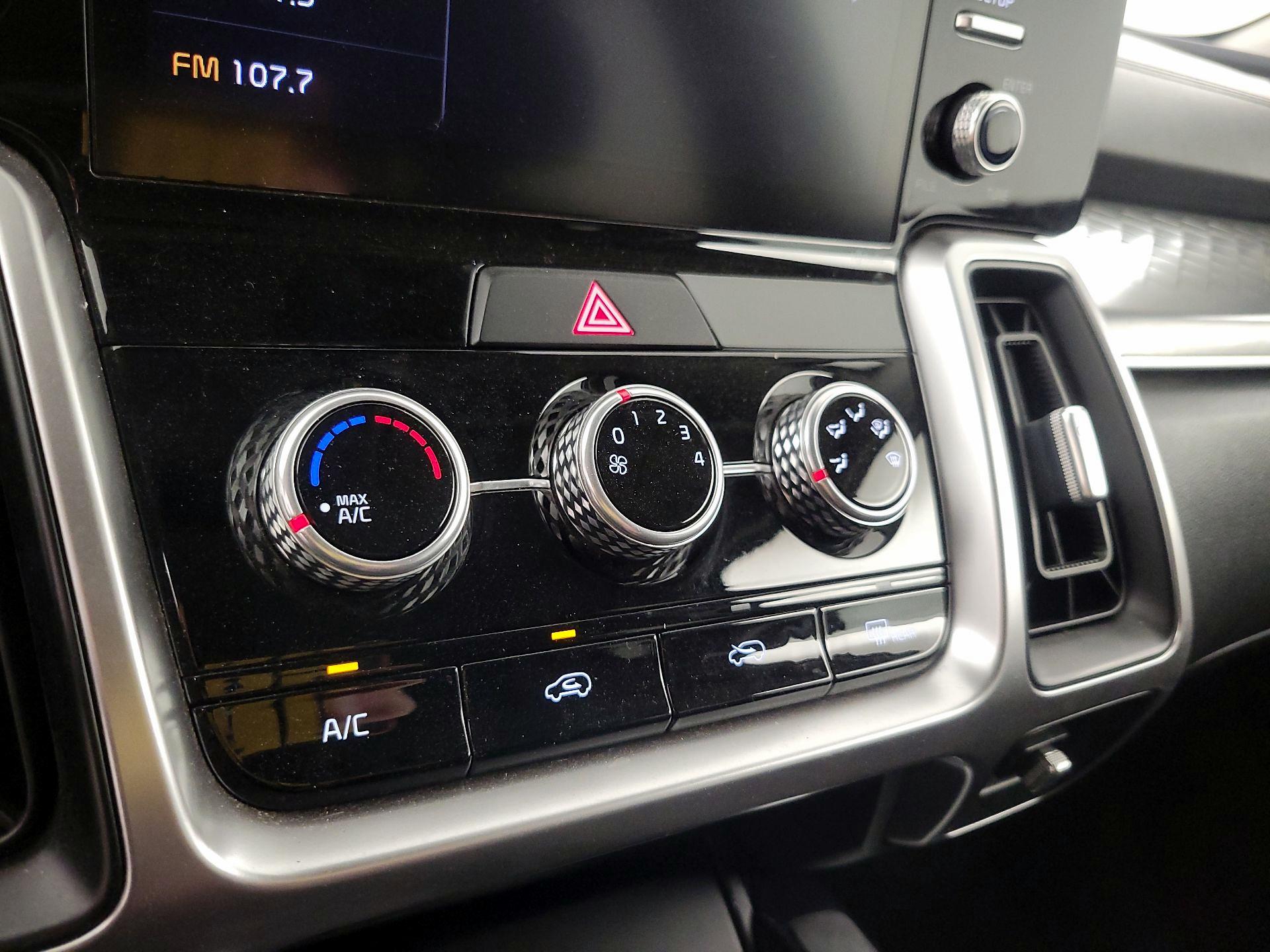 Thumbnail: 2022 Kia Sorento - 16