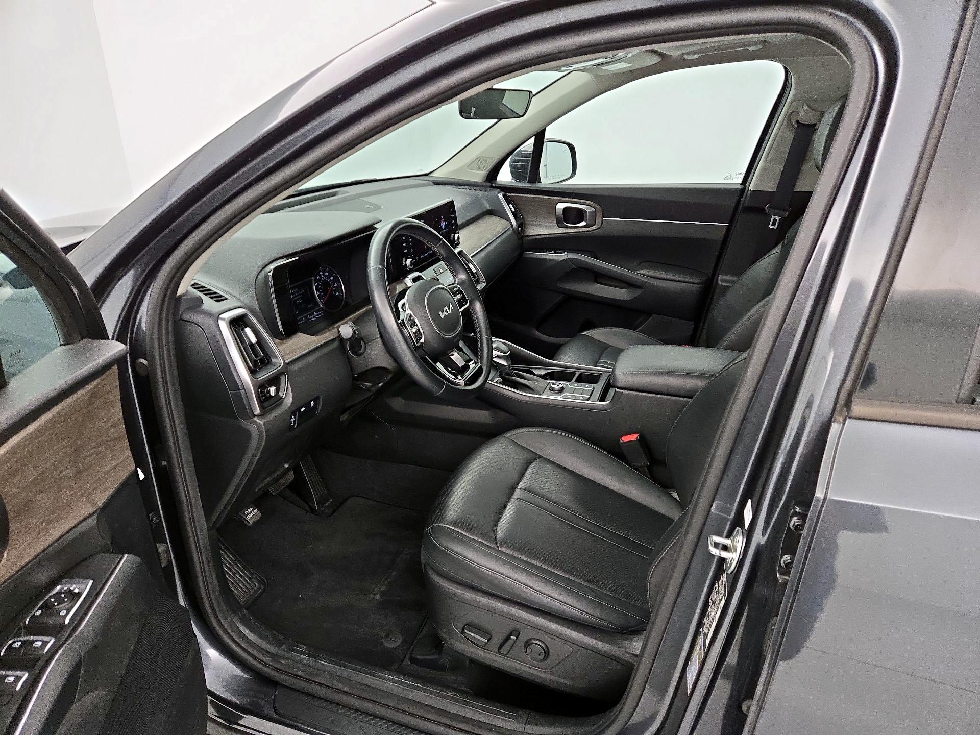 Thumbnail: 2023 Kia Sorento - 11