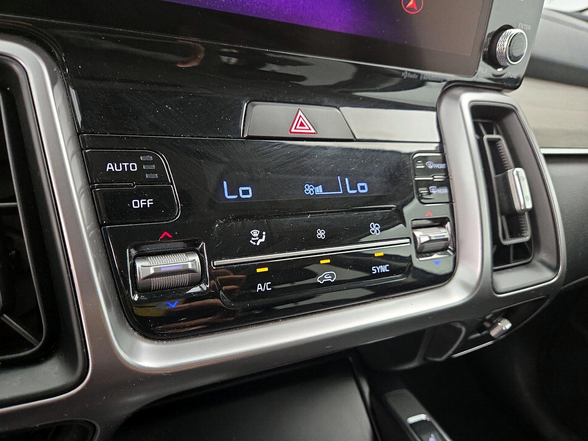 Thumbnail: 2023 Kia Sorento - 17