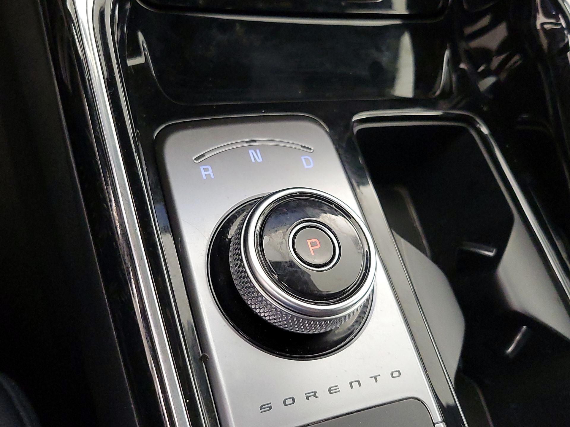 Thumbnail: 2023 Kia Sorento - 18