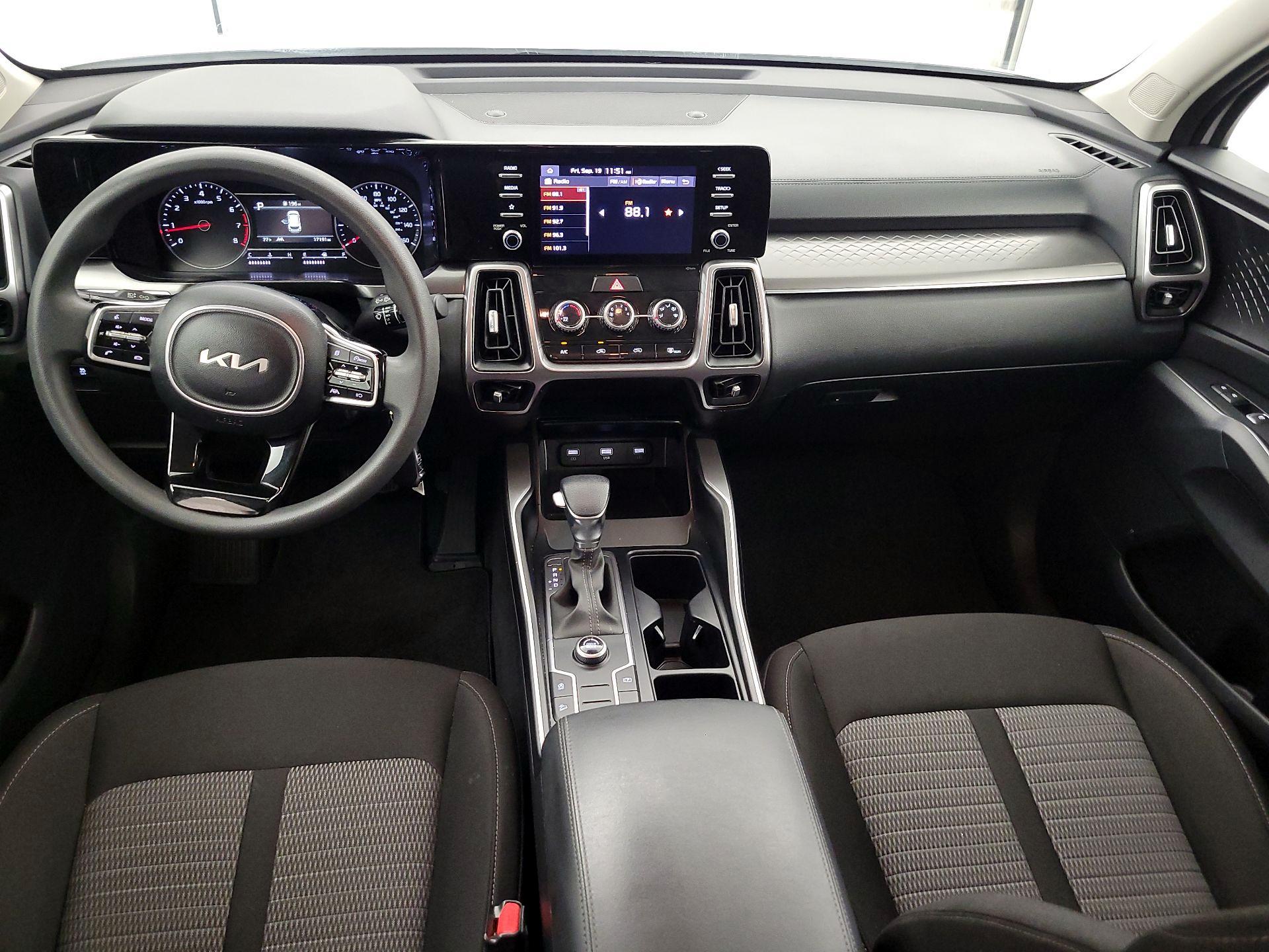 Thumbnail: 2023 Kia Sorento - 9