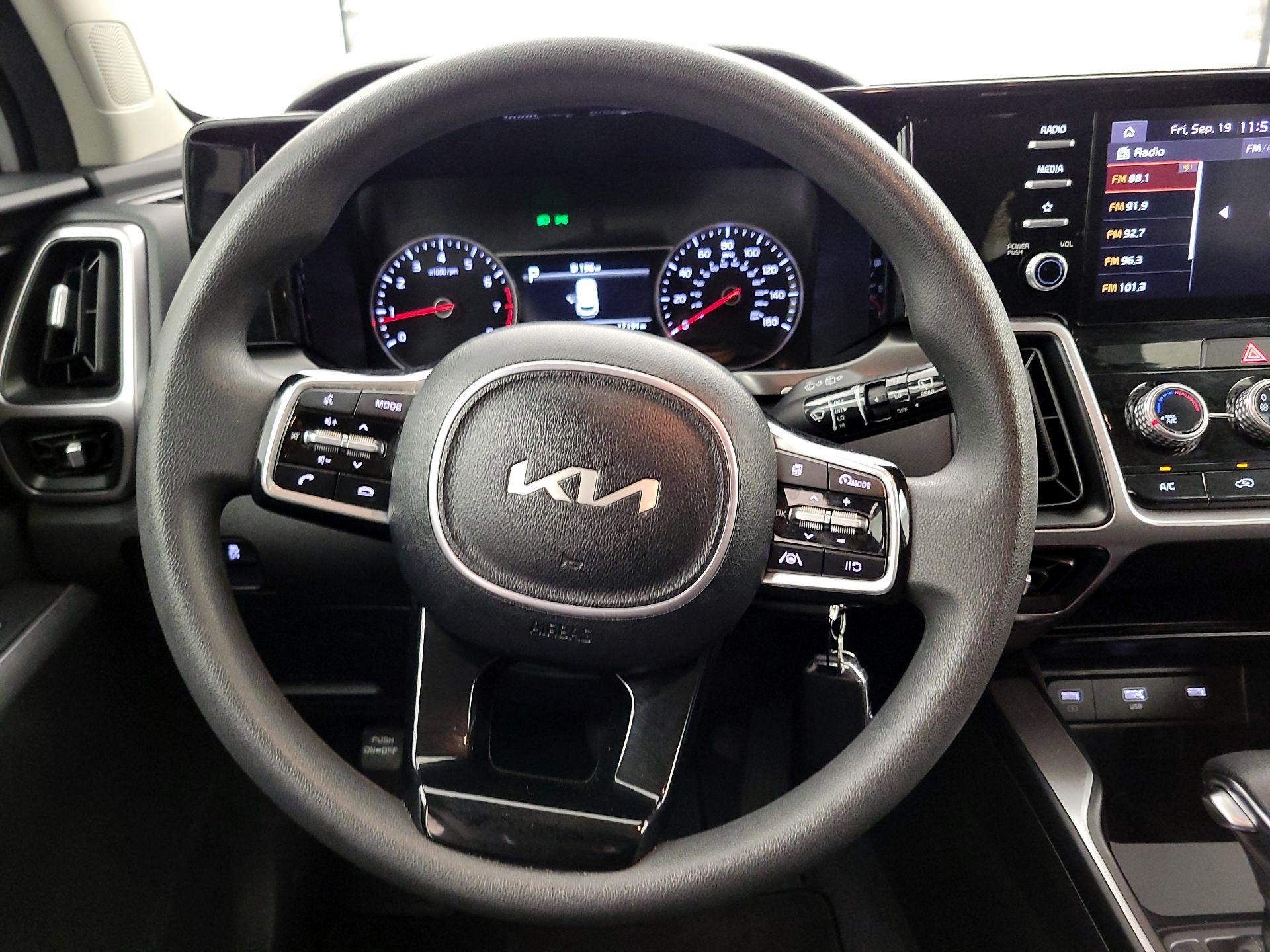 Thumbnail: 2023 Kia Sorento - 10