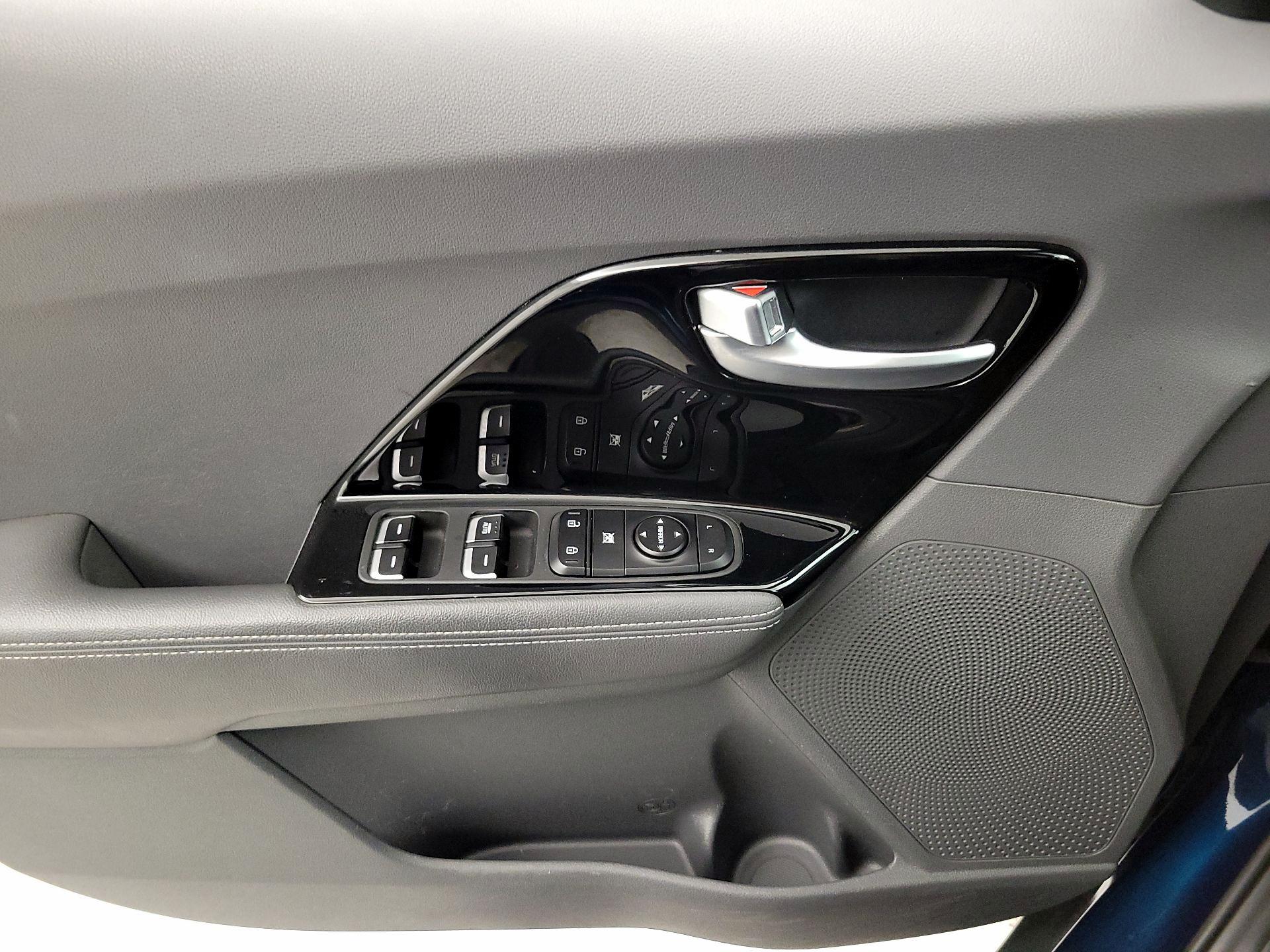 Thumbnail: 2022 Kia Niro - 12