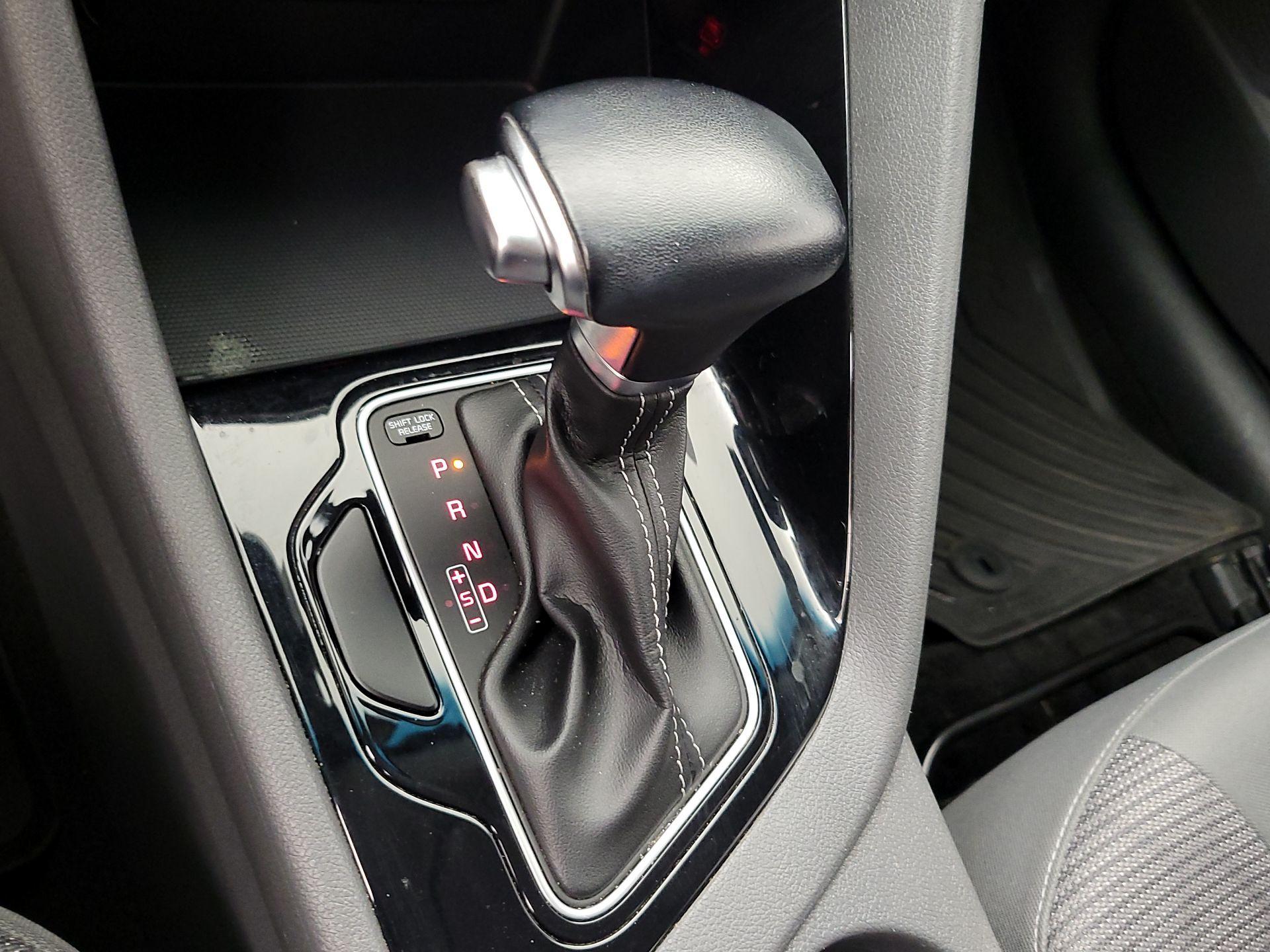 Thumbnail: 2022 Kia Niro - 17