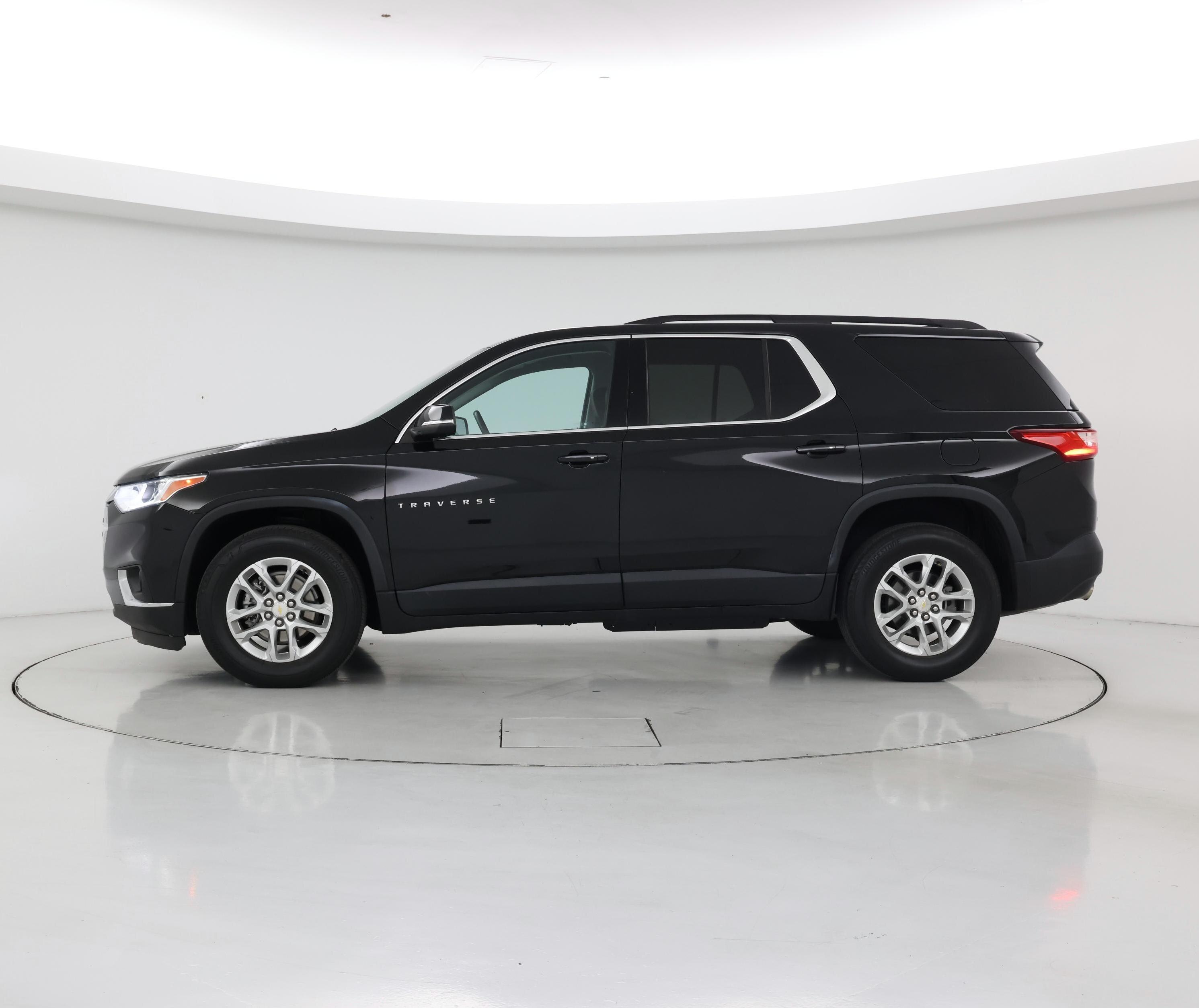 Thumbnail: 2021 Chevrolet Traverse - 3