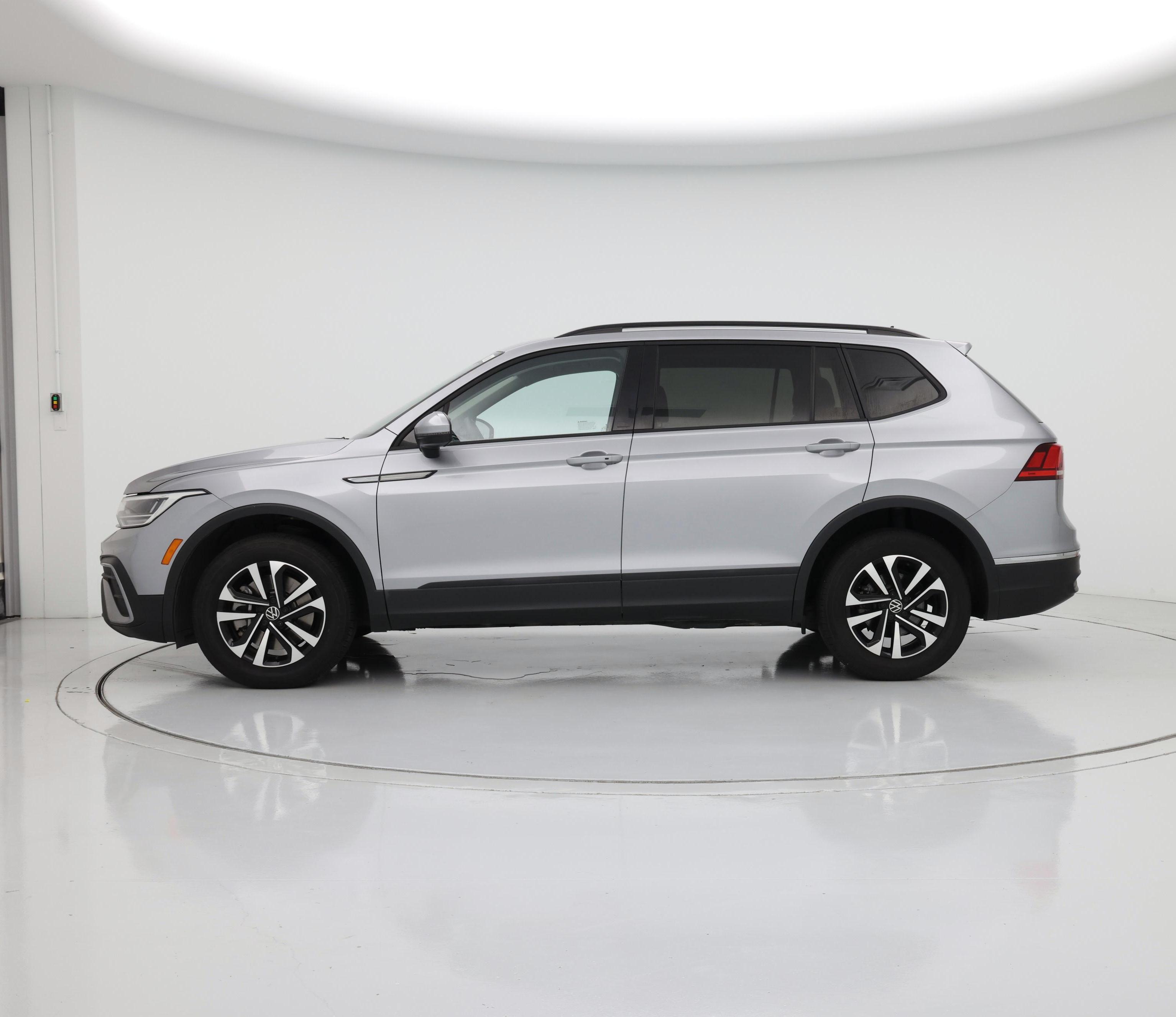 Thumbnail: 2022 Volkswagen Tiguan - 3