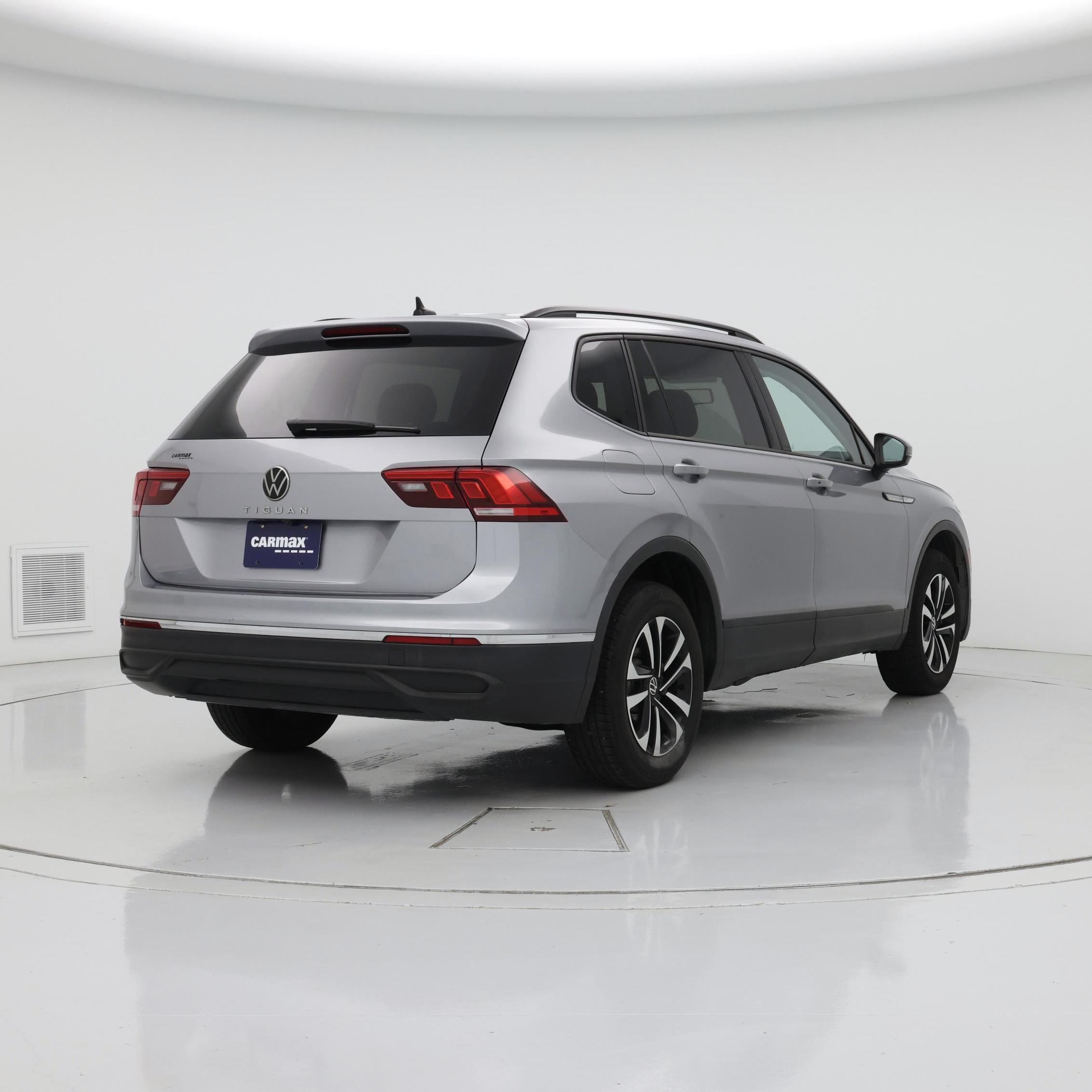 Thumbnail: 2022 Volkswagen Tiguan - 8