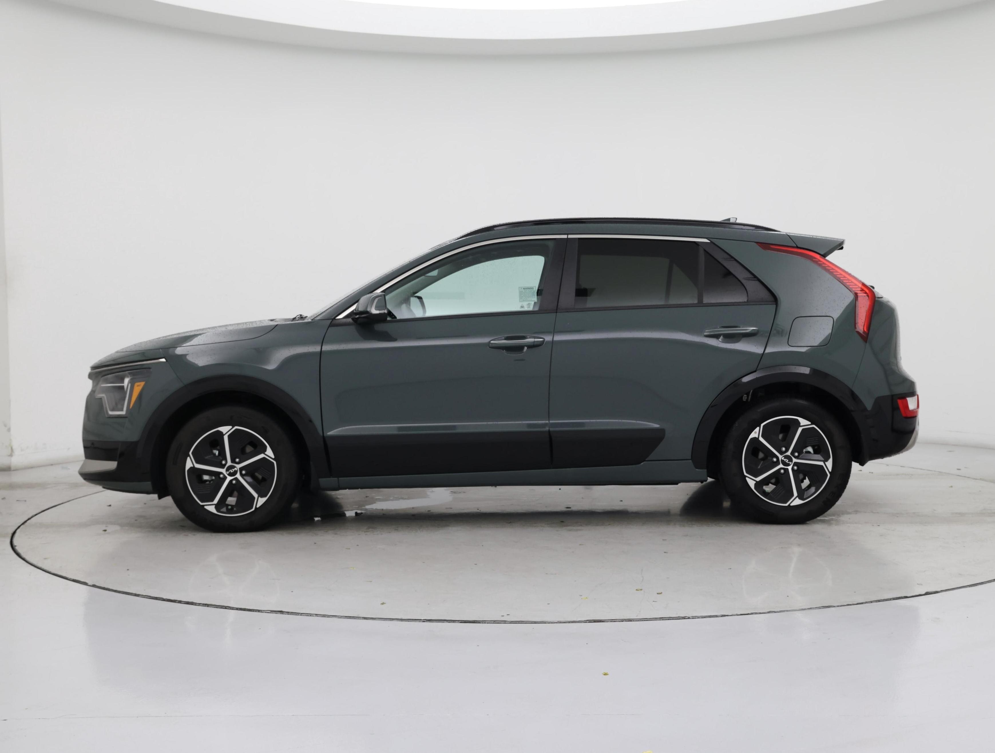 Thumbnail: 2023 Kia Niro - 3