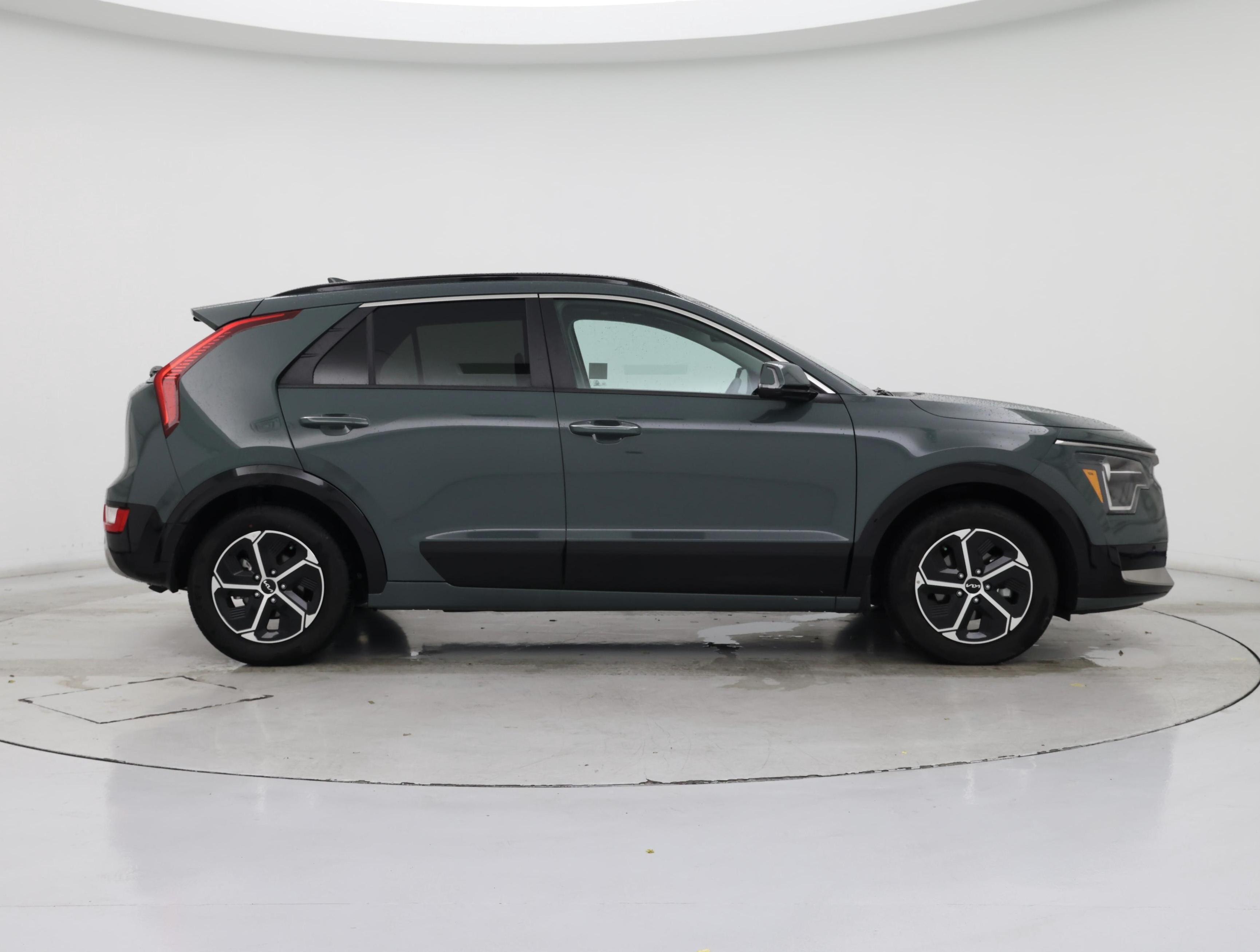 Thumbnail: 2023 Kia Niro - 7
