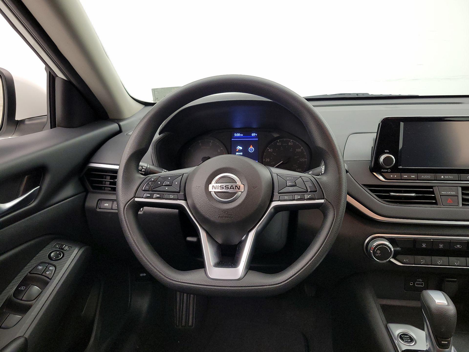 Thumbnail: 2022 Nissan Altima - 10