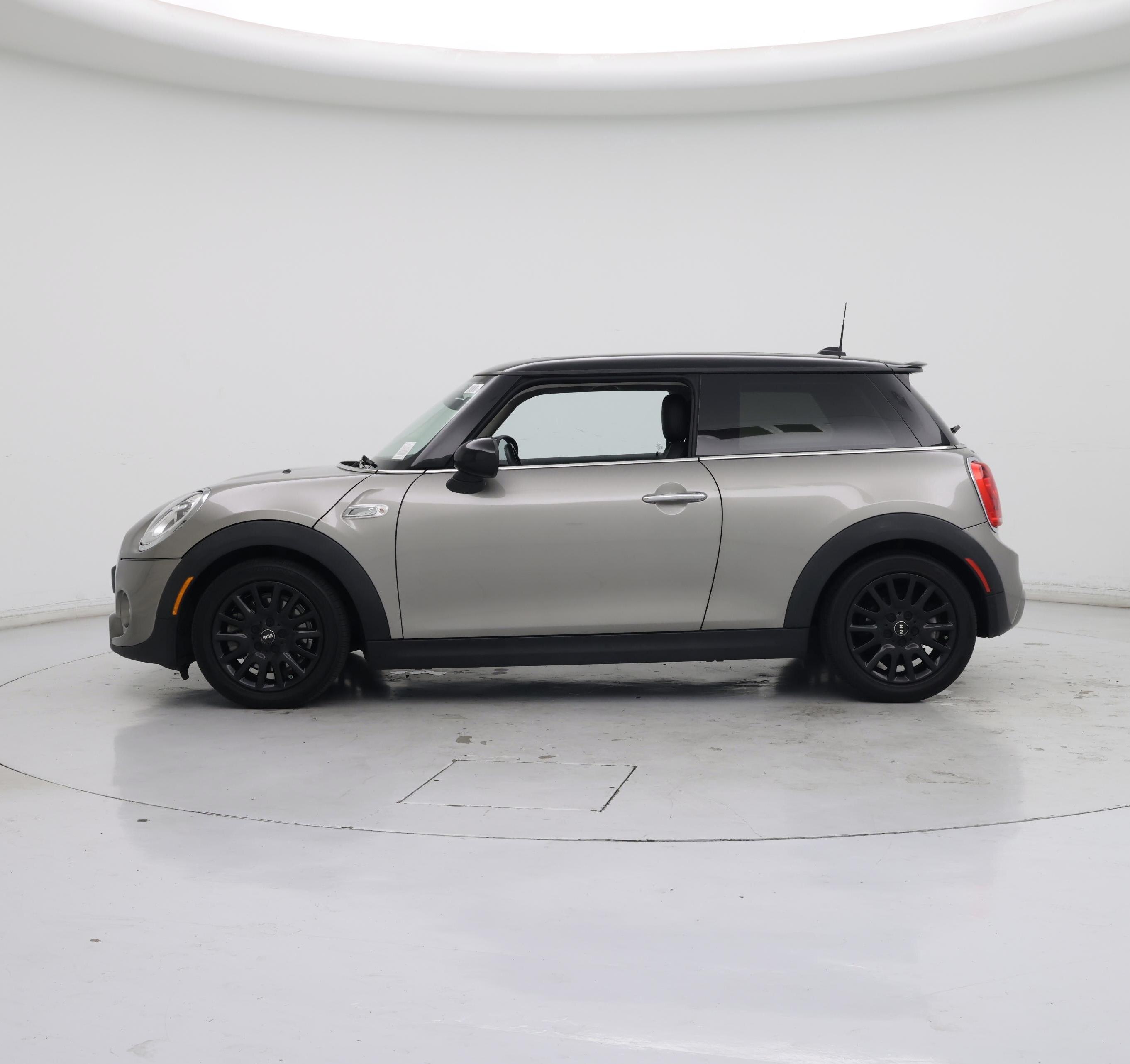 Thumbnail: 2017 MINI Cooper Hardtop - 3