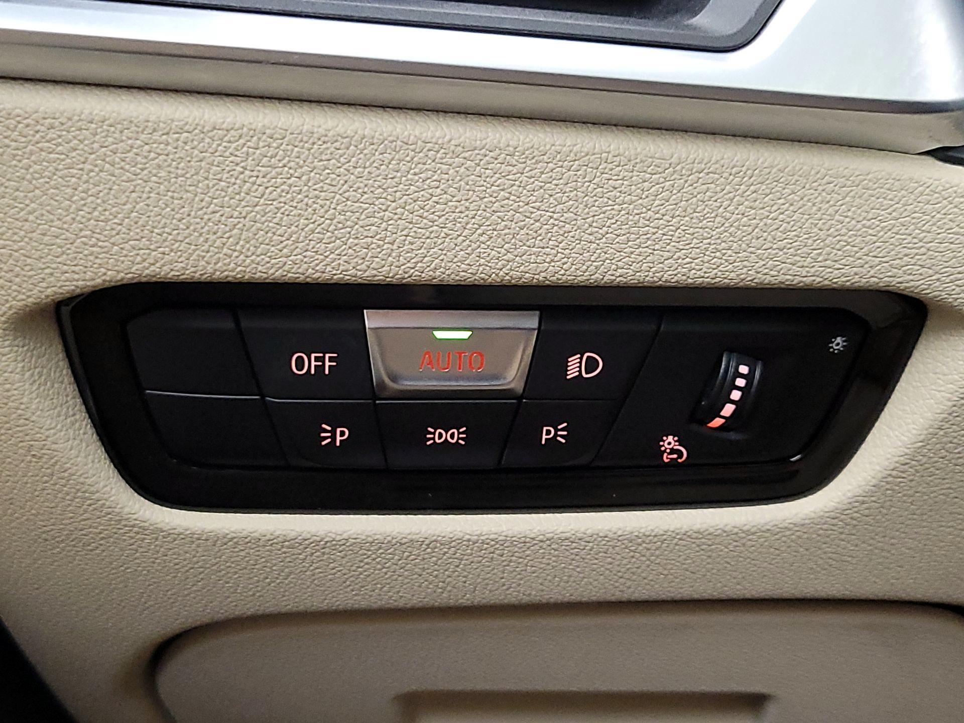 Thumbnail: 2019 BMW 3 Series - 13