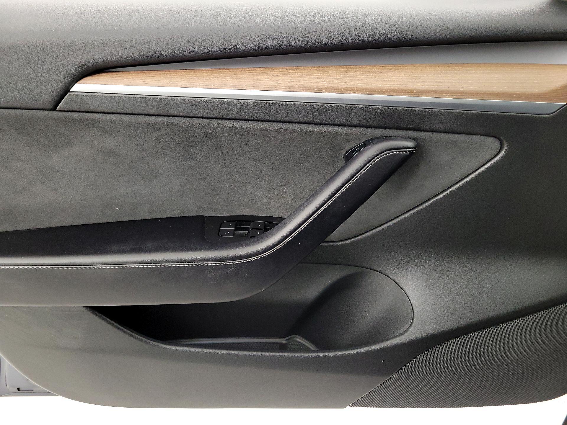 Thumbnail: 2022 Tesla Model 3 - 12