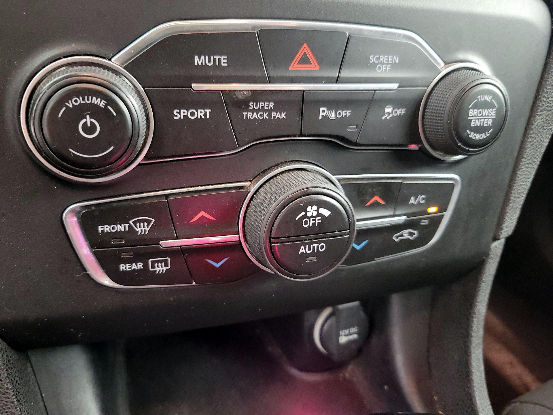 Thumbnail: 2020 Dodge Charger - 16